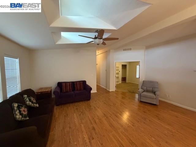 Detail Gallery Image 4 of 36 For 407 Santa Monica, San Leandro,  CA 94579 - 3 Beds | 2 Baths