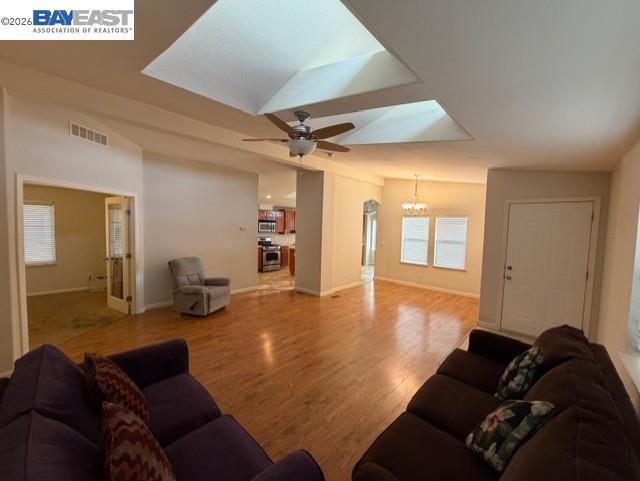 Detail Gallery Image 5 of 36 For 407 Santa Monica, San Leandro,  CA 94579 - 3 Beds | 2 Baths