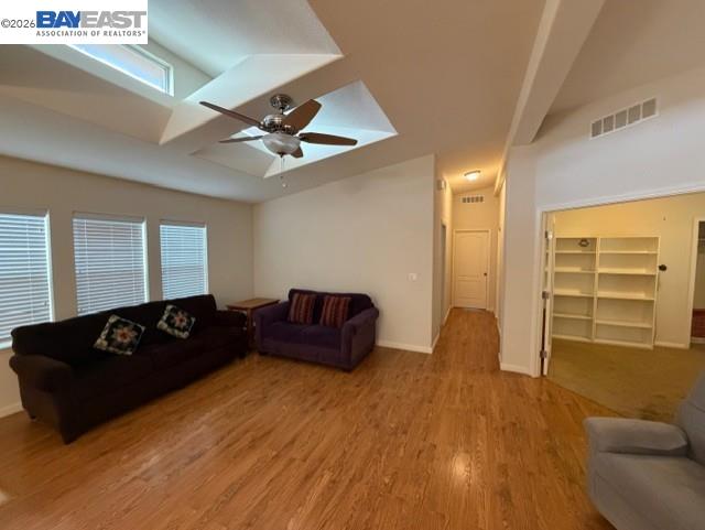 Detail Gallery Image 8 of 36 For 407 Santa Monica, San Leandro,  CA 94579 - 3 Beds | 2 Baths