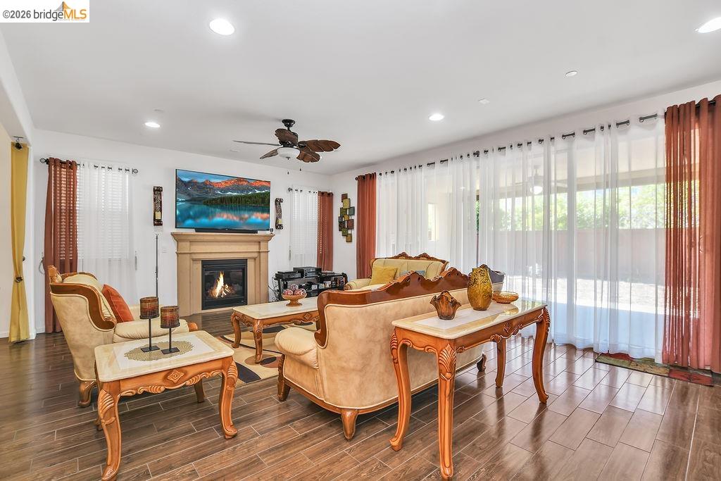 Detail Gallery Image 5 of 34 For 2705 Reddington Way, Brentwood,  CA 94513 - 5 Beds | 4/1 Baths