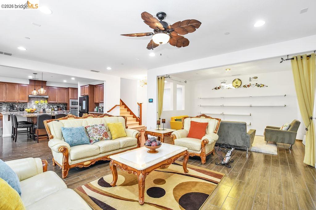 Detail Gallery Image 6 of 34 For 2705 Reddington Way, Brentwood,  CA 94513 - 5 Beds | 4/1 Baths