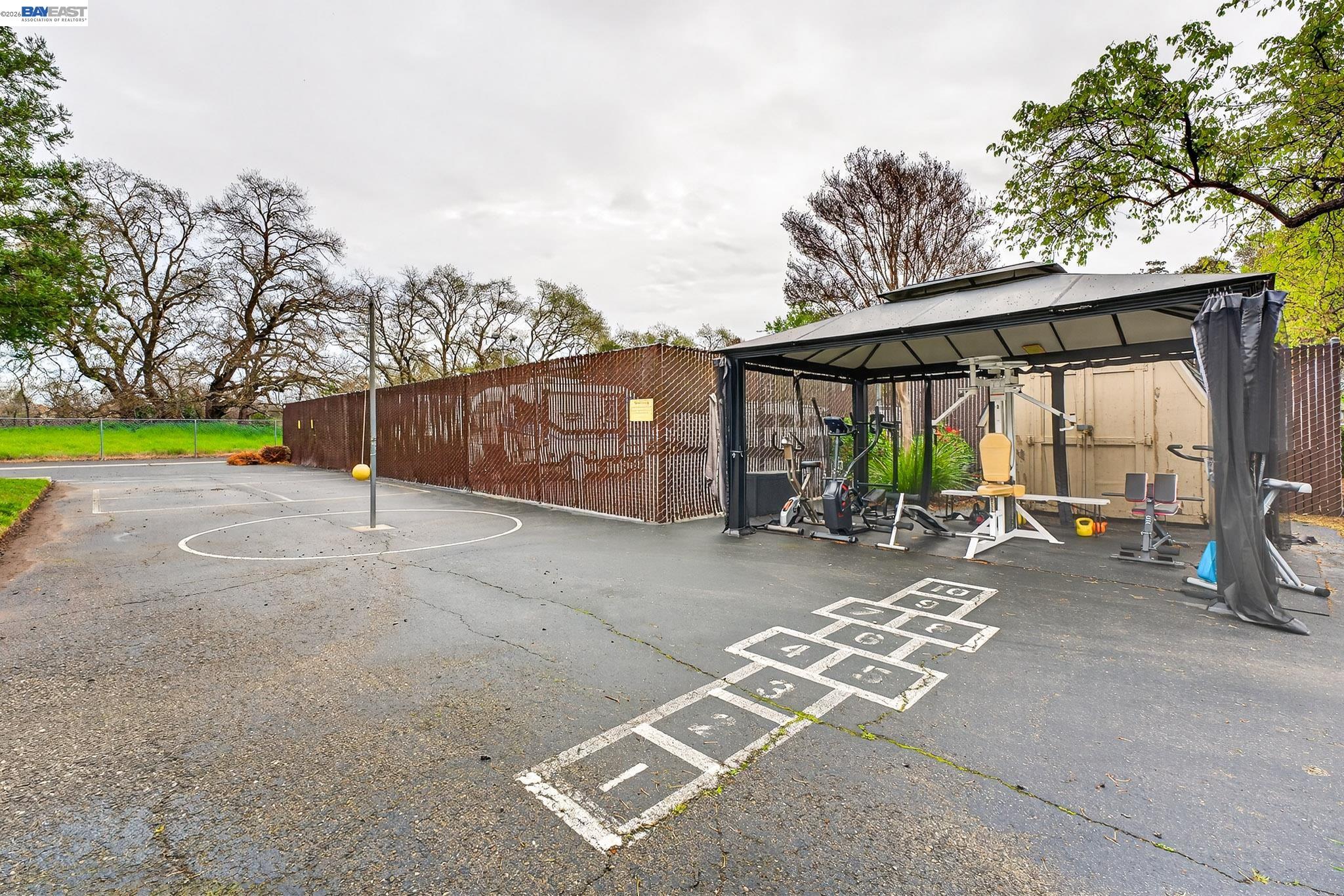 Detail Gallery Image 30 of 42 For 8185 Arroyo Dr #4,  Pleasanton,  CA 94588 - 2 Beds | 1 Baths