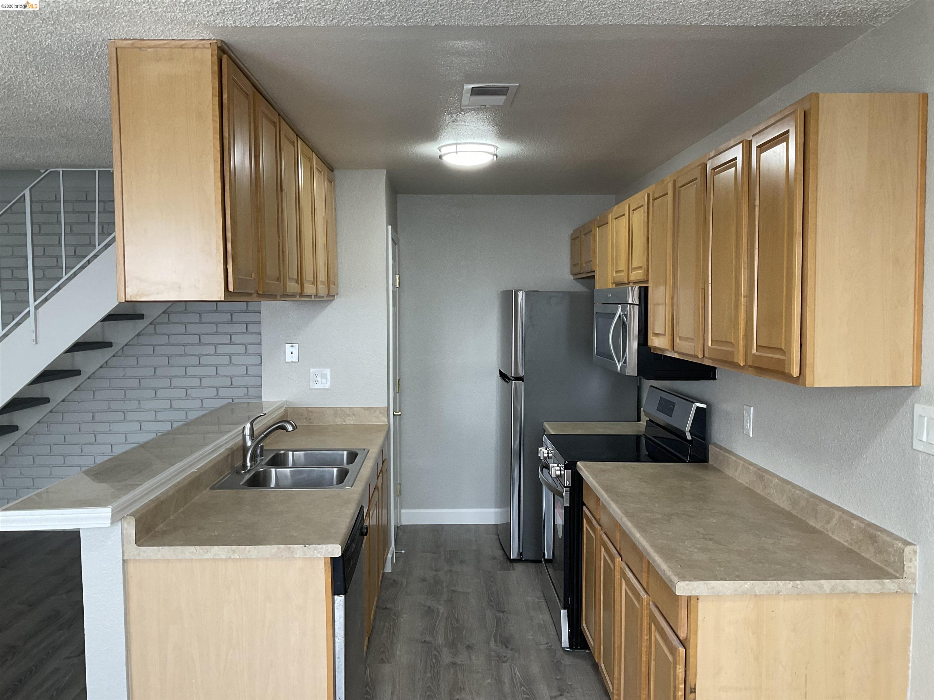 Detail Gallery Image 2 of 9 For 1202 Sycamore Drive #3,  Antioch,  CA 94509 - 2 Beds | 1 Baths