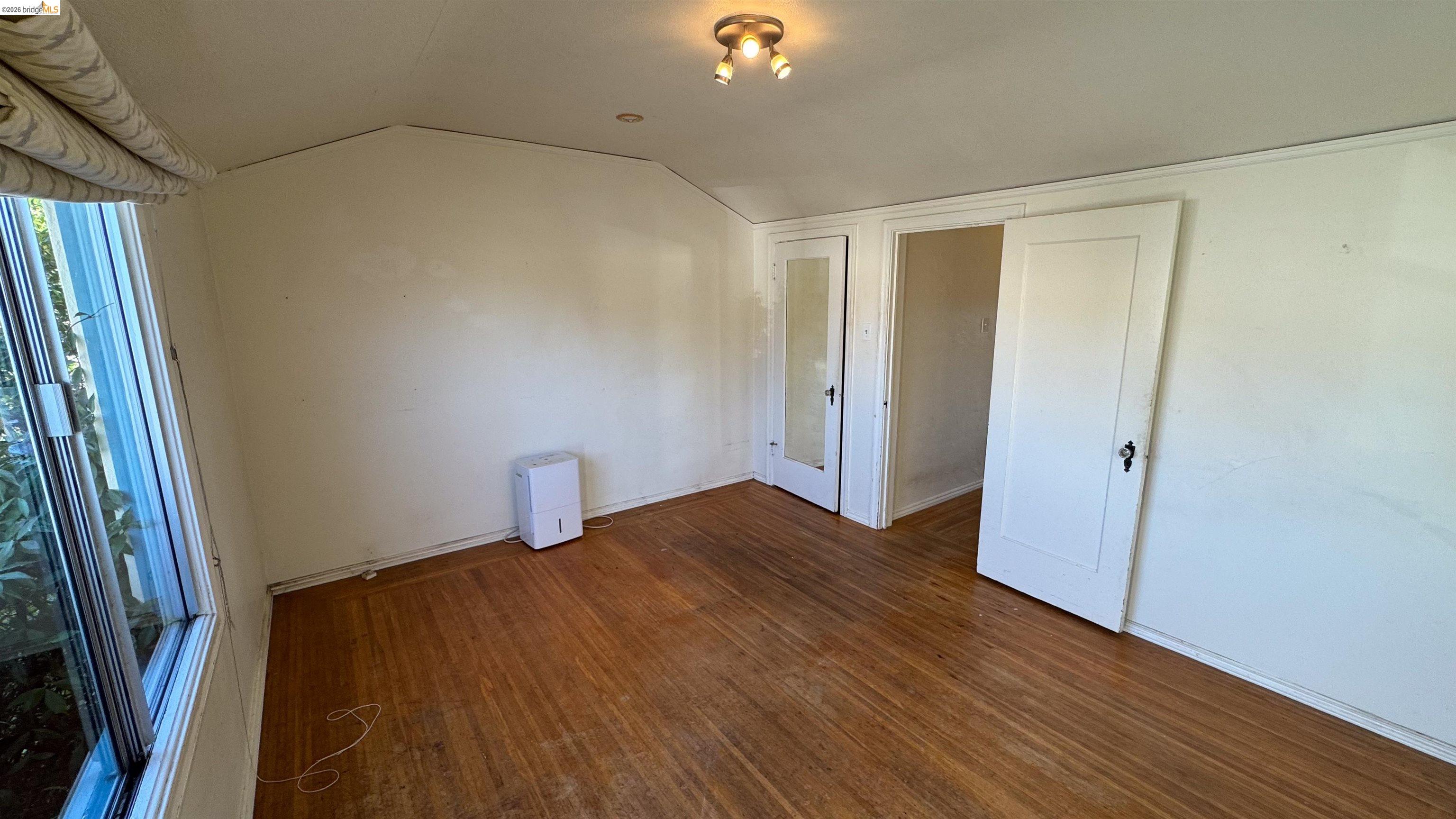 Detail Gallery Image 28 of 48 For 1266 N Washington Ave, Albany,  CA 94706-1733 - 2 Beds | 1/1 Baths