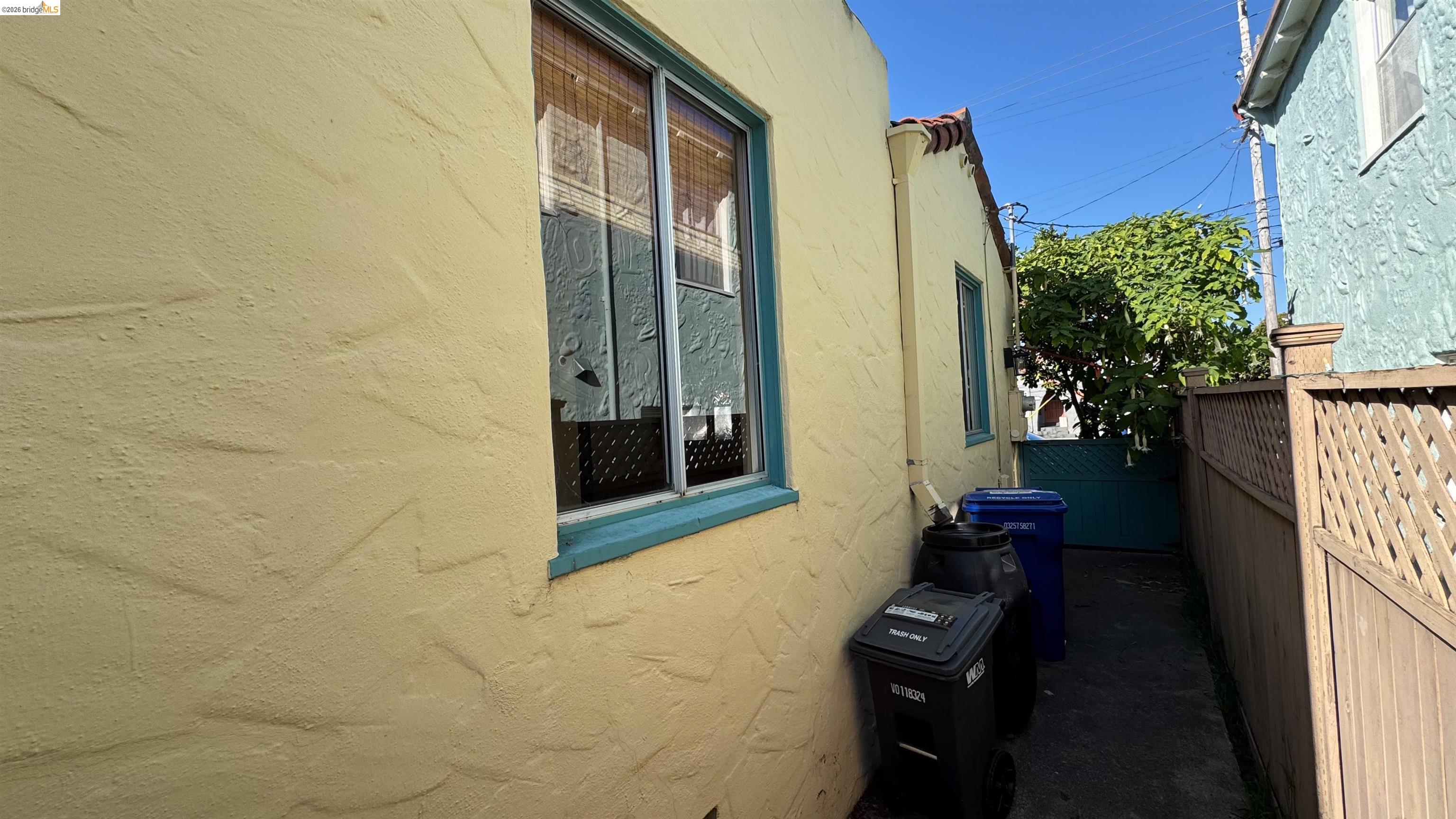 Detail Gallery Image 4 of 48 For 1266 N Washington Ave, Albany,  CA 94706-1733 - 2 Beds | 1/1 Baths