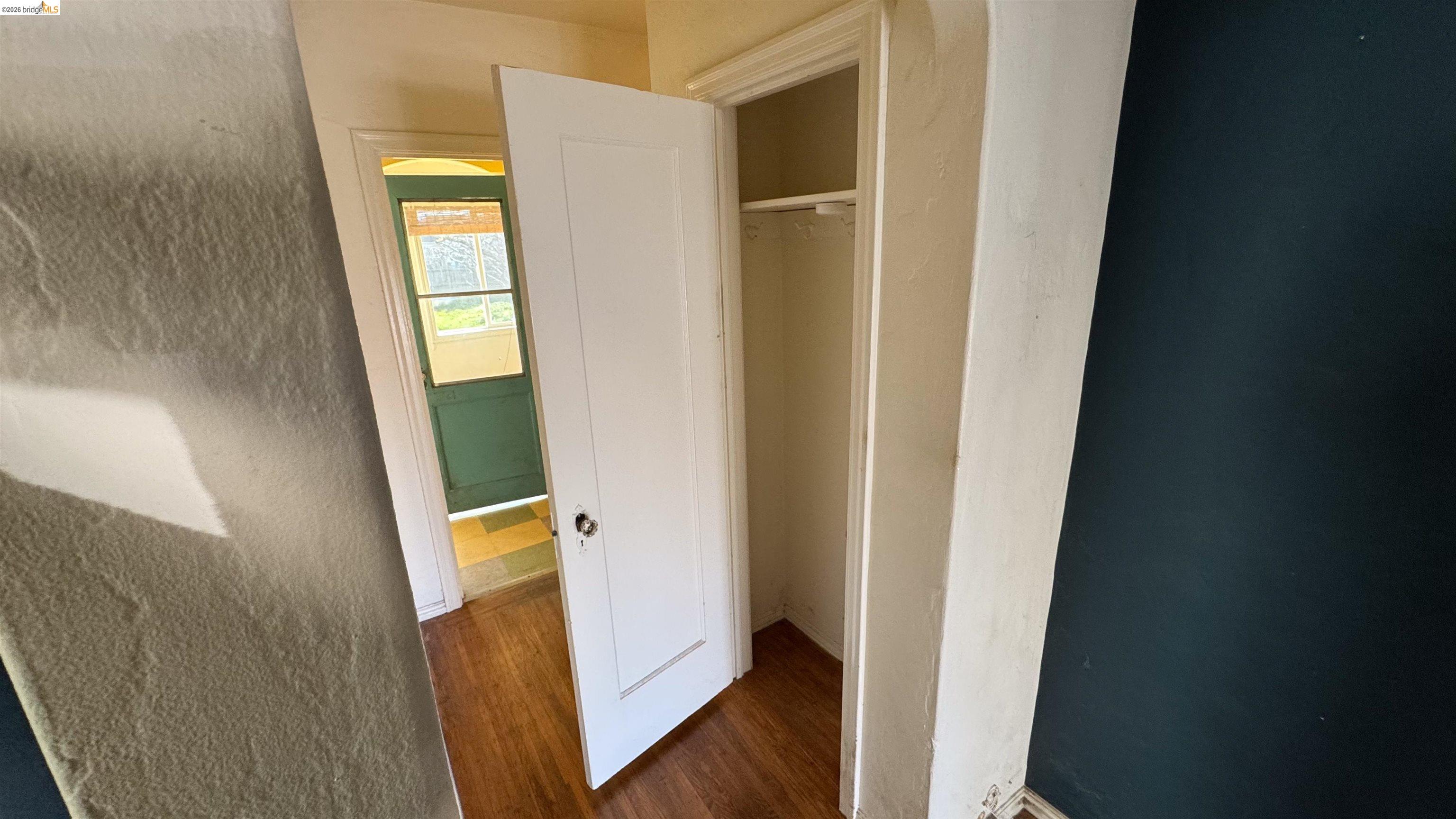 Detail Gallery Image 6 of 48 For 1266 N Washington Ave, Albany,  CA 94706-1733 - 2 Beds | 1/1 Baths