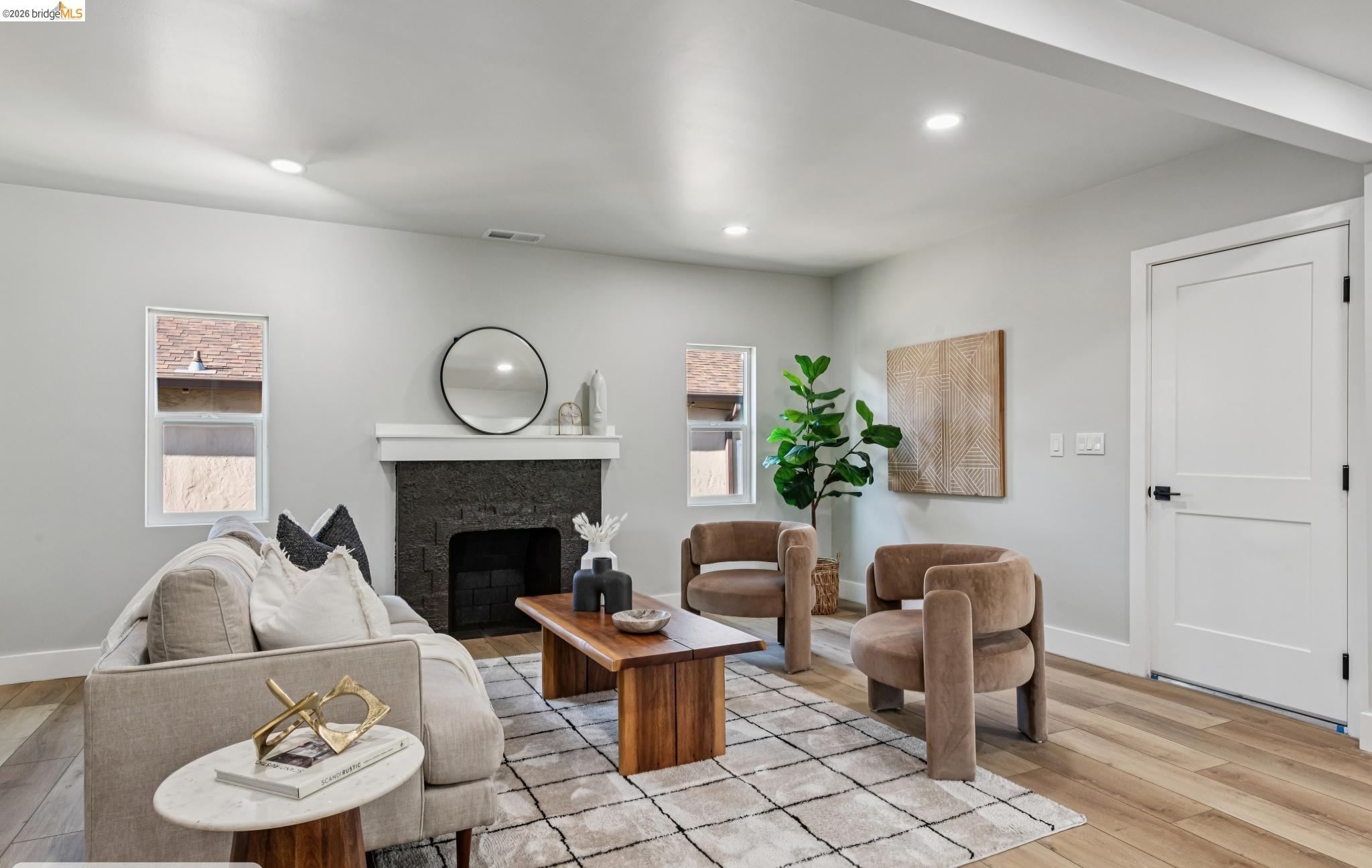 Detail Gallery Image 11 of 54 For 7807 Outlook Ave, Oakland,  CA 94605 - 5 Beds | 5 Baths