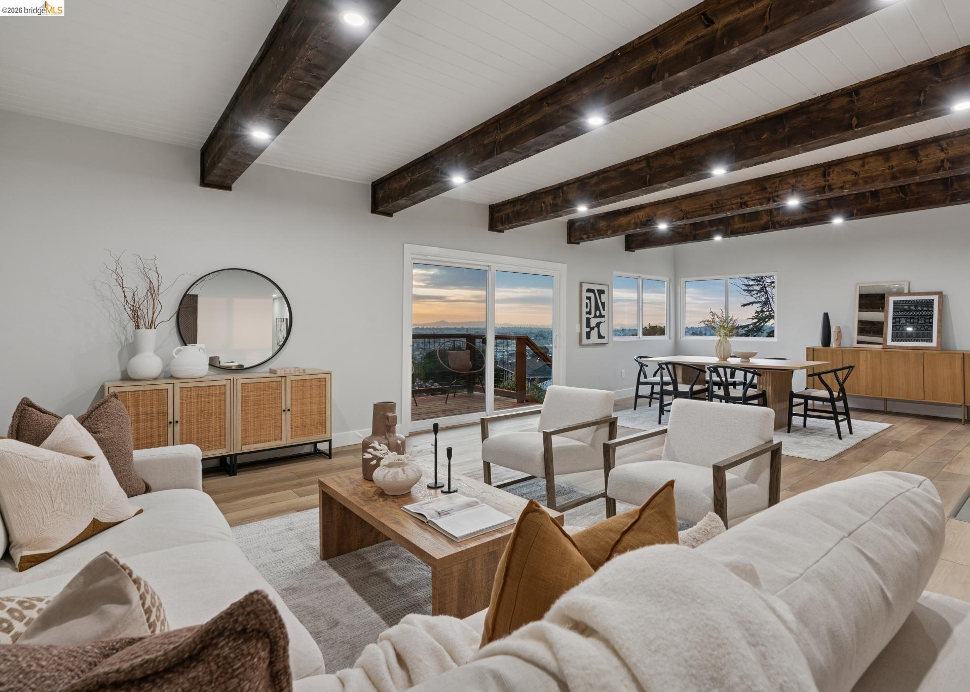 Detail Gallery Image 15 of 54 For 7807 Outlook Ave, Oakland,  CA 94605 - 5 Beds | 5 Baths