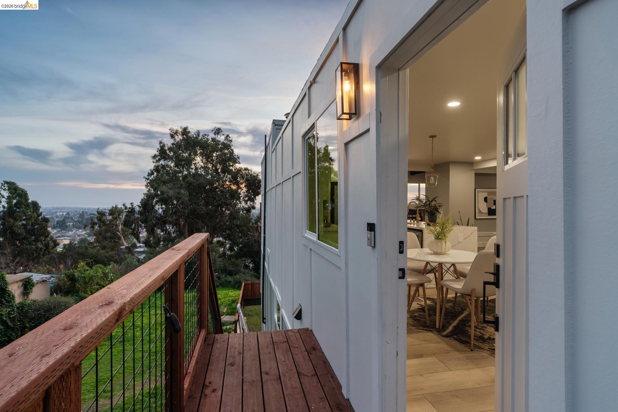 Detail Gallery Image 3 of 54 For 7807 Outlook Ave, Oakland,  CA 94605 - 5 Beds | 5 Baths