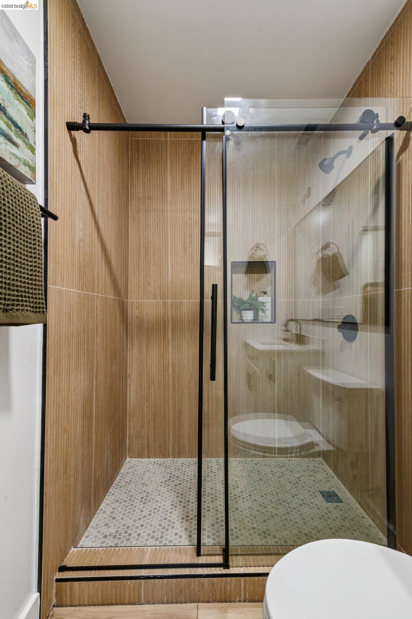 Detail Gallery Image 25 of 54 For 7807 Outlook Ave, Oakland,  CA 94605 - 5 Beds | 5 Baths