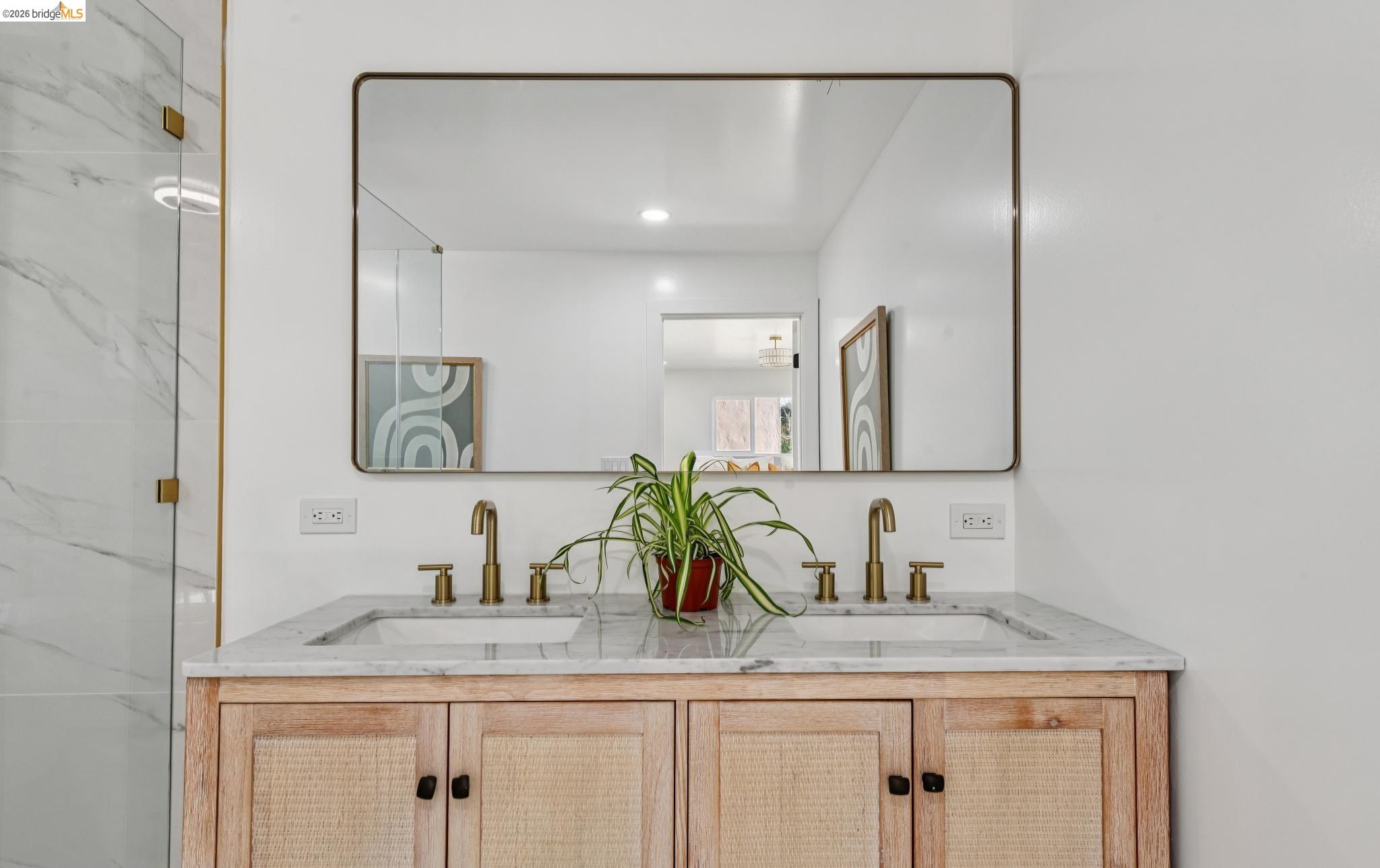 Detail Gallery Image 30 of 54 For 7807 Outlook Ave, Oakland,  CA 94605 - 5 Beds | 5 Baths