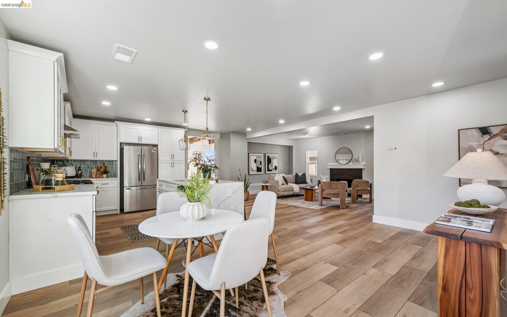 Detail Gallery Image 4 of 54 For 7807 Outlook Ave, Oakland,  CA 94605 - 5 Beds | 5 Baths