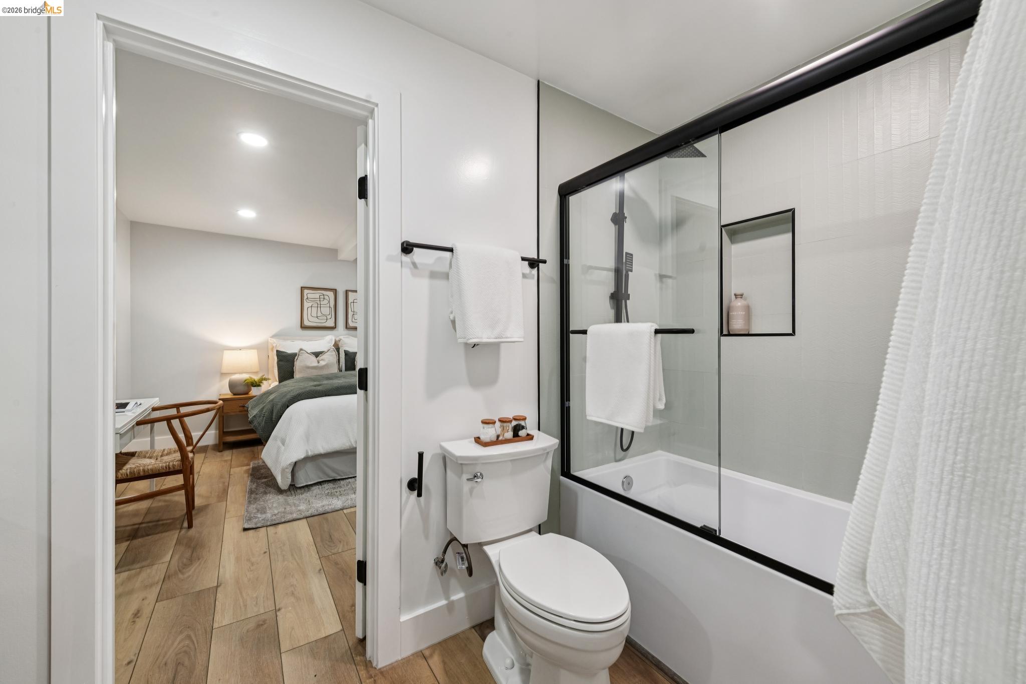 Detail Gallery Image 41 of 54 For 7807 Outlook Ave, Oakland,  CA 94605 - 5 Beds | 5 Baths