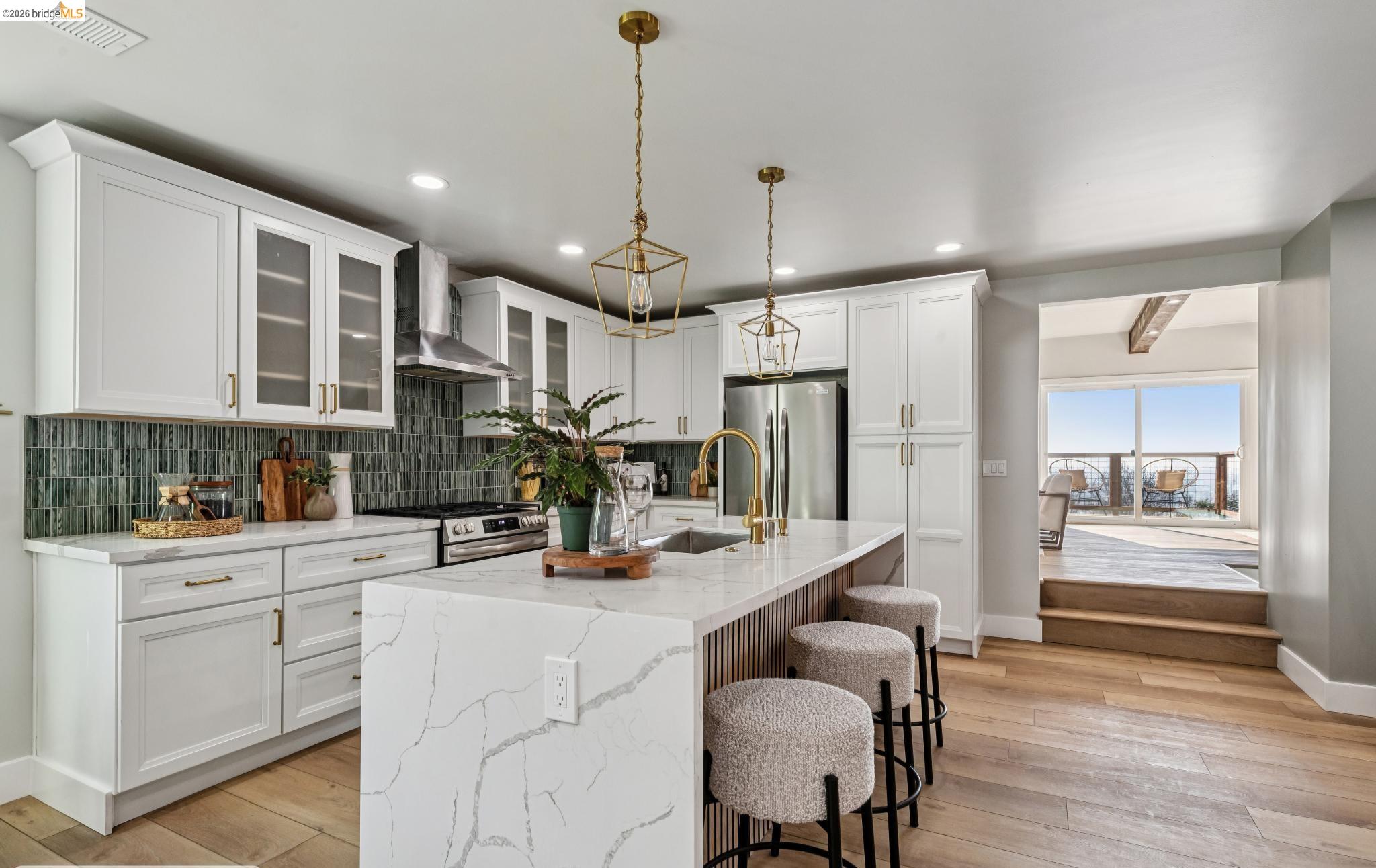 Detail Gallery Image 6 of 54 For 7807 Outlook Ave, Oakland,  CA 94605 - 5 Beds | 5 Baths