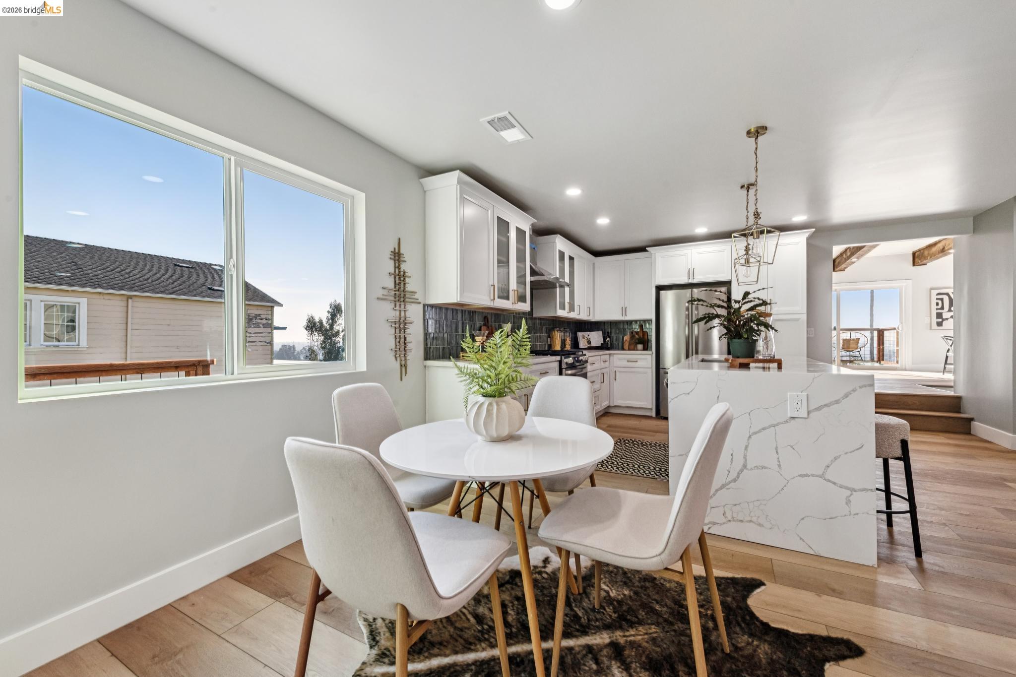 Detail Gallery Image 7 of 54 For 7807 Outlook Ave, Oakland,  CA 94605 - 5 Beds | 5 Baths