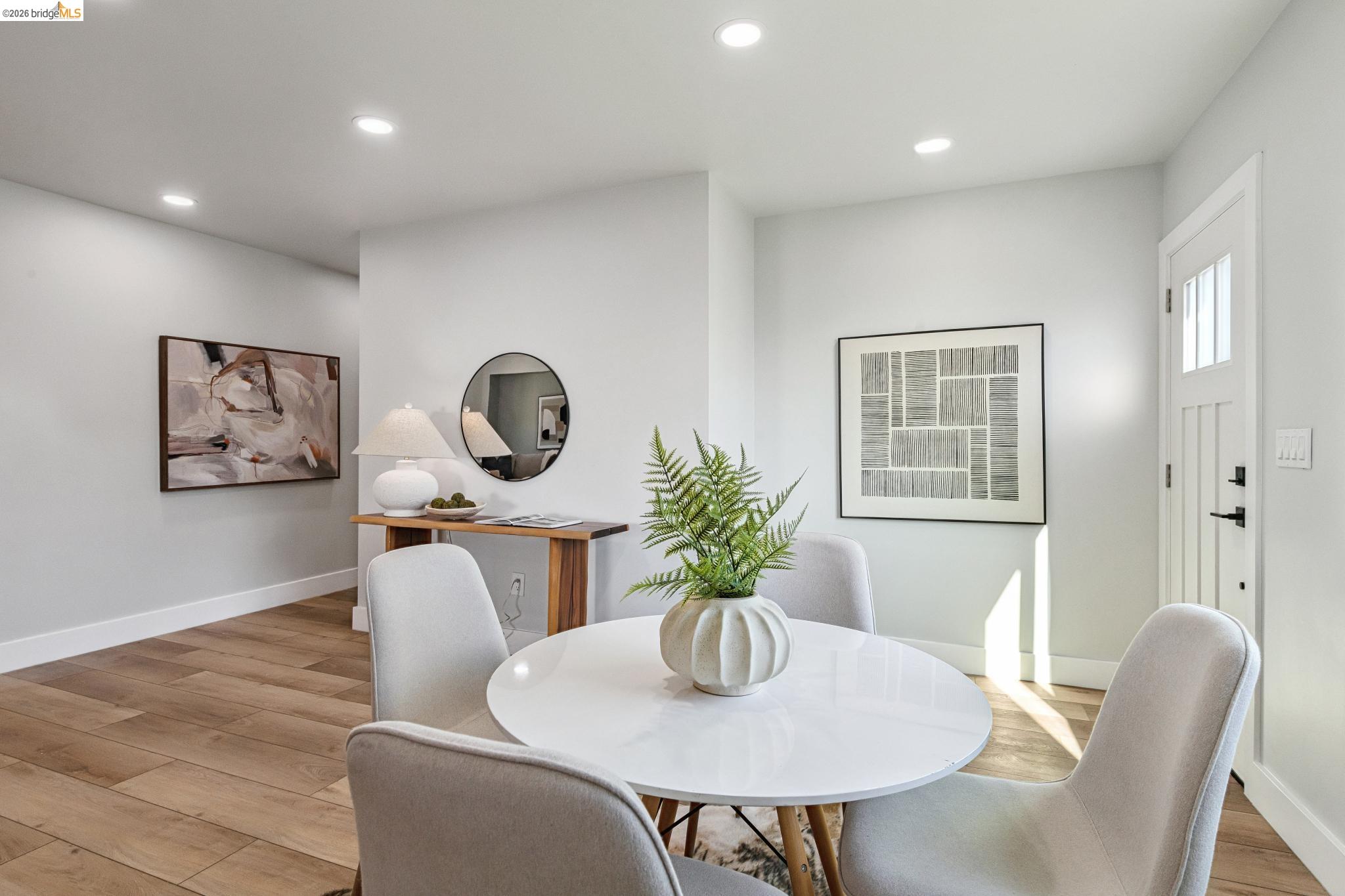 Detail Gallery Image 8 of 54 For 7807 Outlook Ave, Oakland,  CA 94605 - 5 Beds | 5 Baths