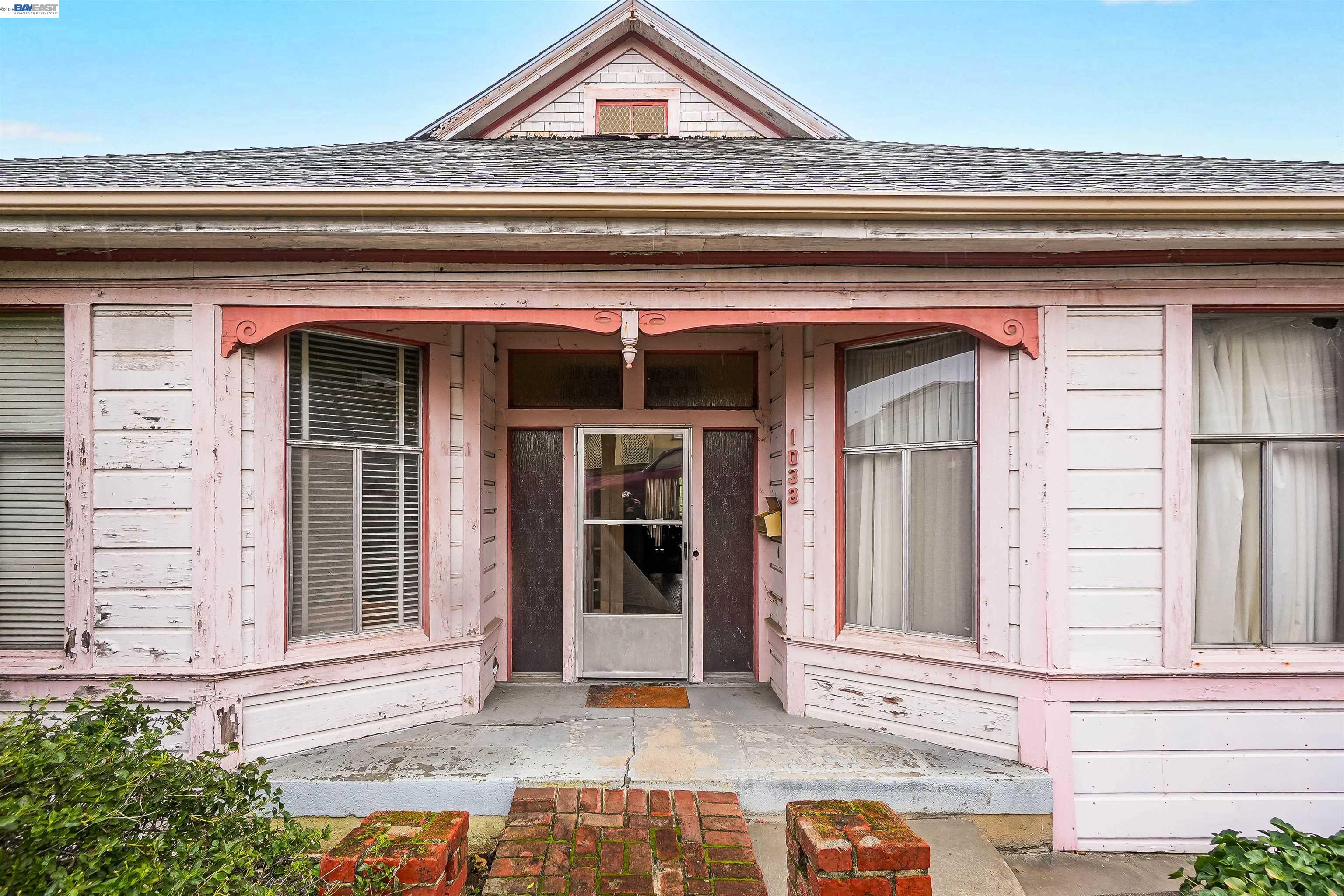 Detail Gallery Image 3 of 52 For 1033 2nd Ave, Crockett,  CA 94525 - 3 Beds | 2 Baths