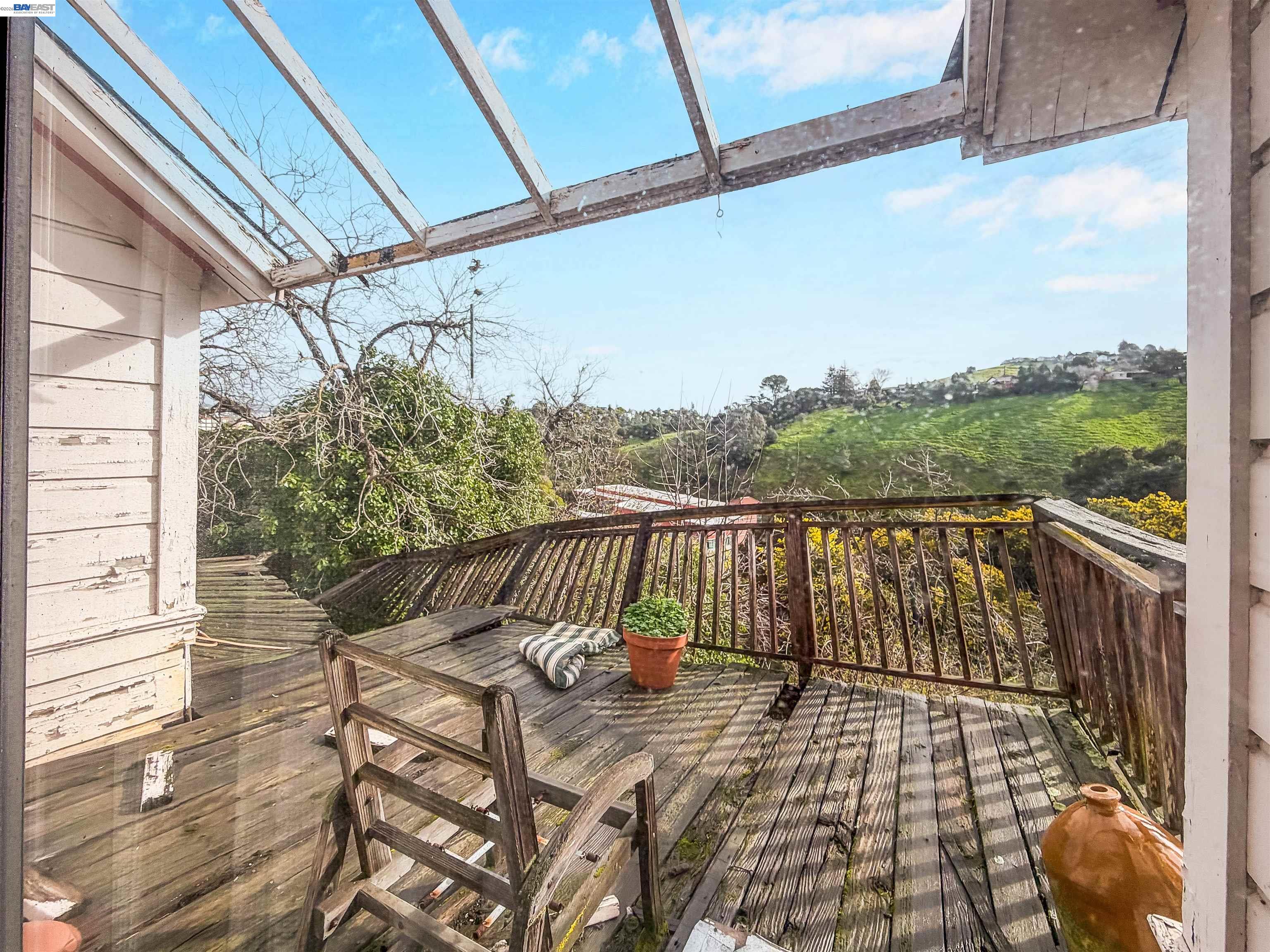 Detail Gallery Image 22 of 52 For 1033 2nd Ave, Crockett,  CA 94525 - 3 Beds | 2 Baths