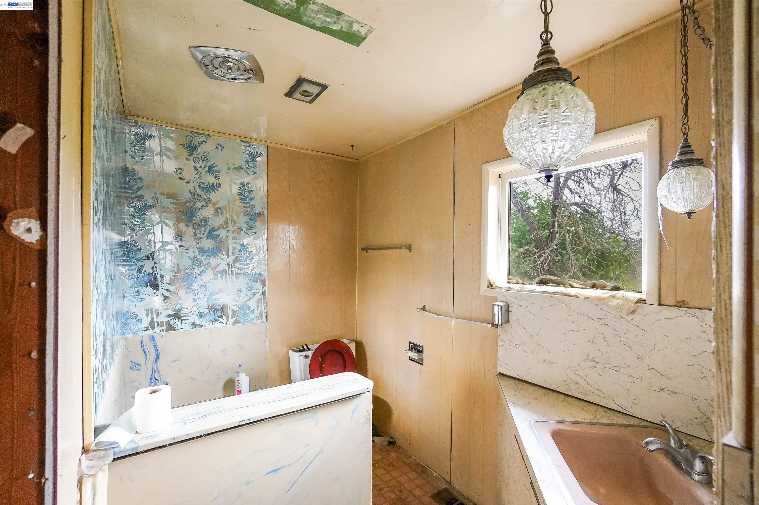 Detail Gallery Image 26 of 52 For 1033 2nd Ave, Crockett,  CA 94525 - 3 Beds | 2 Baths