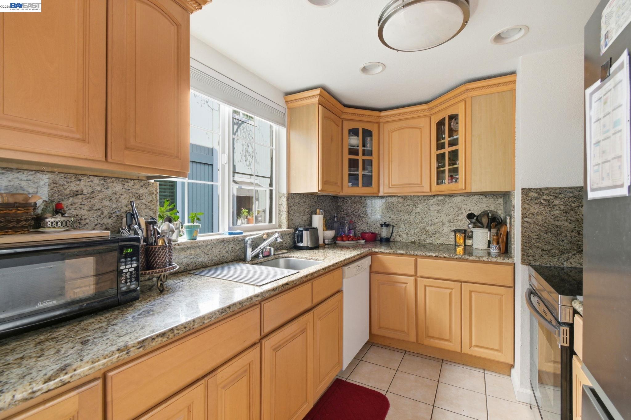 Detail Gallery Image 13 of 26 For 1863 Shirley Dr, Benicia,  CA 94510 - 2 Beds | 2 Baths