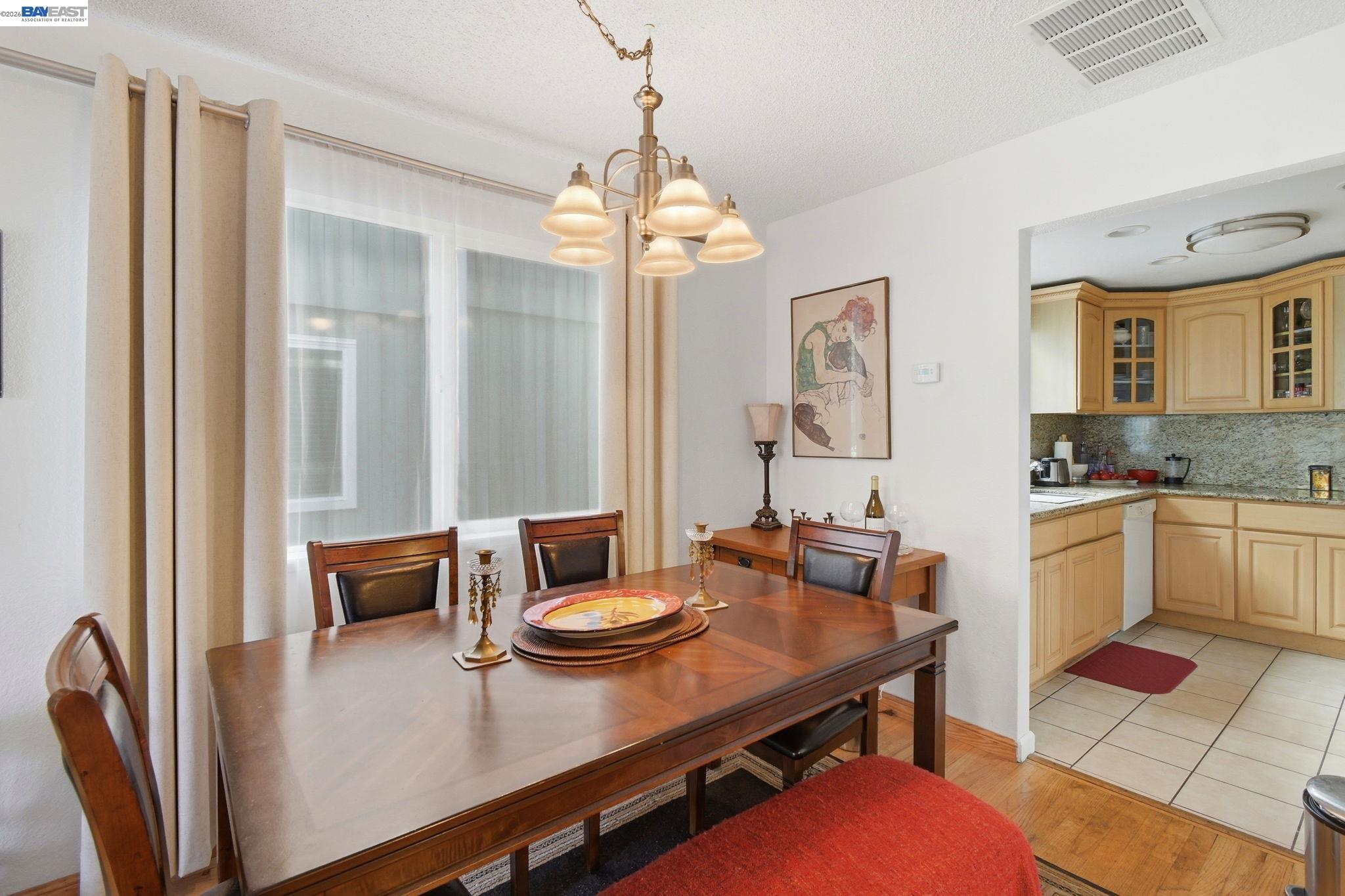 Detail Gallery Image 14 of 26 For 1863 Shirley Dr, Benicia,  CA 94510 - 2 Beds | 2 Baths