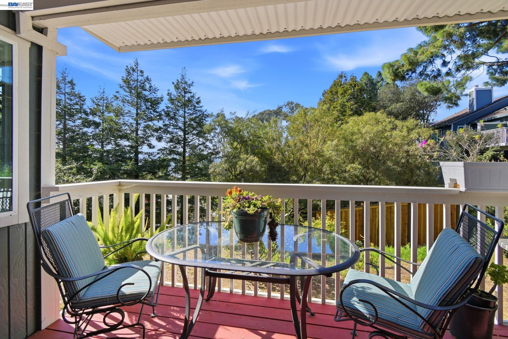 Detail Gallery Image 4 of 26 For 1863 Shirley Dr, Benicia,  CA 94510 - 2 Beds | 2 Baths
