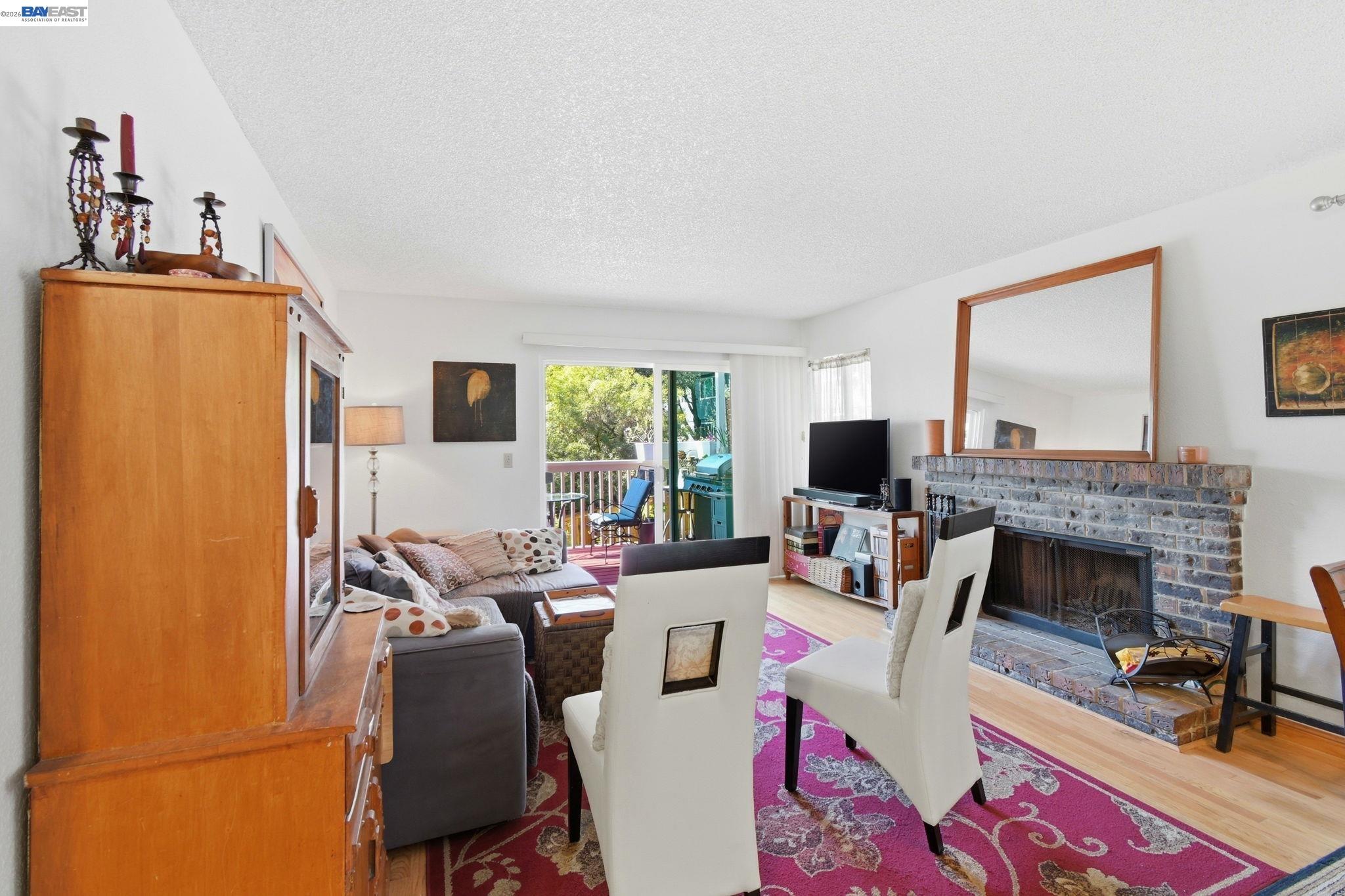 Detail Gallery Image 8 of 26 For 1863 Shirley Dr, Benicia,  CA 94510 - 2 Beds | 2 Baths