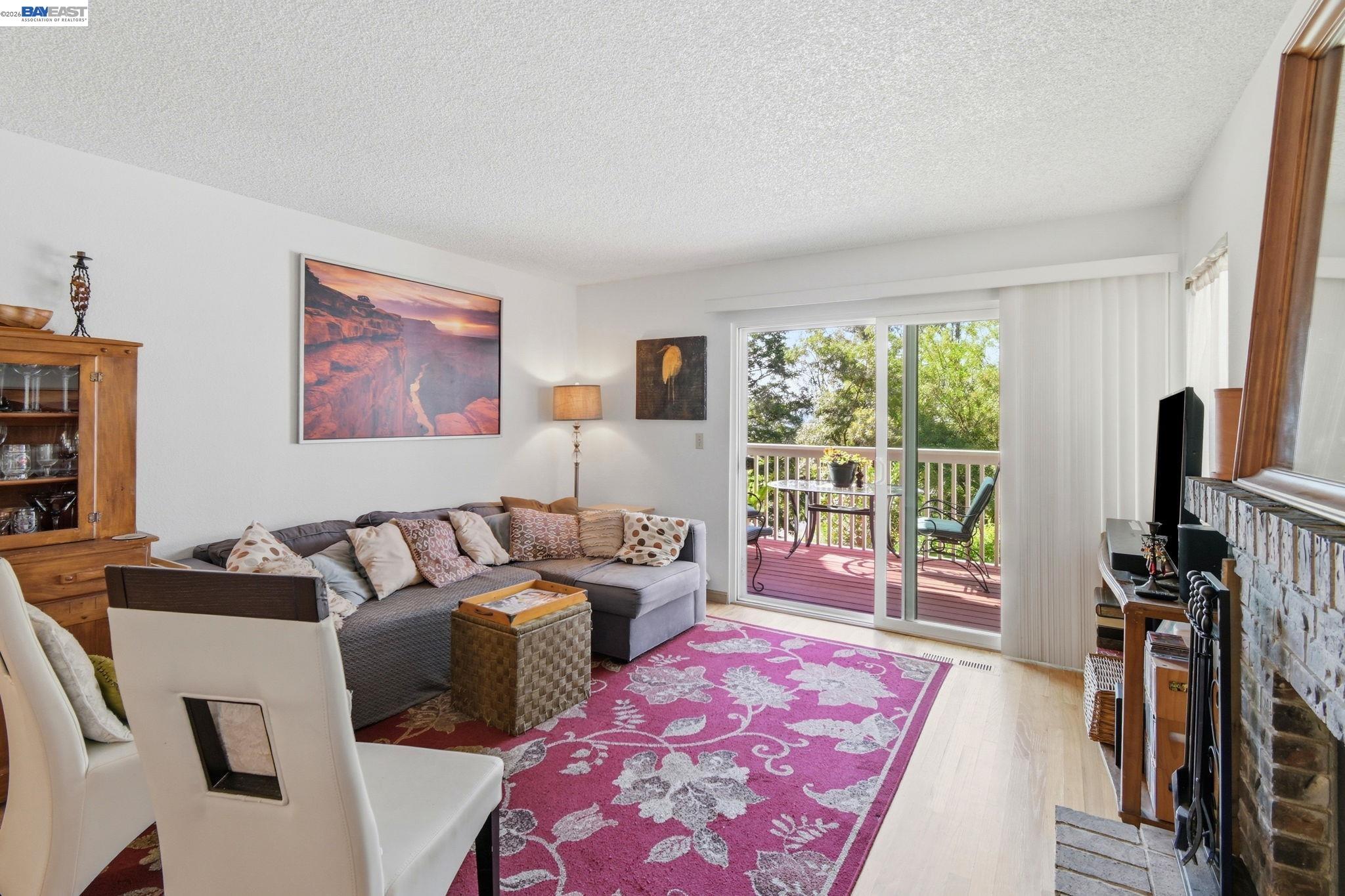 Detail Gallery Image 10 of 26 For 1863 Shirley Dr, Benicia,  CA 94510 - 2 Beds | 2 Baths