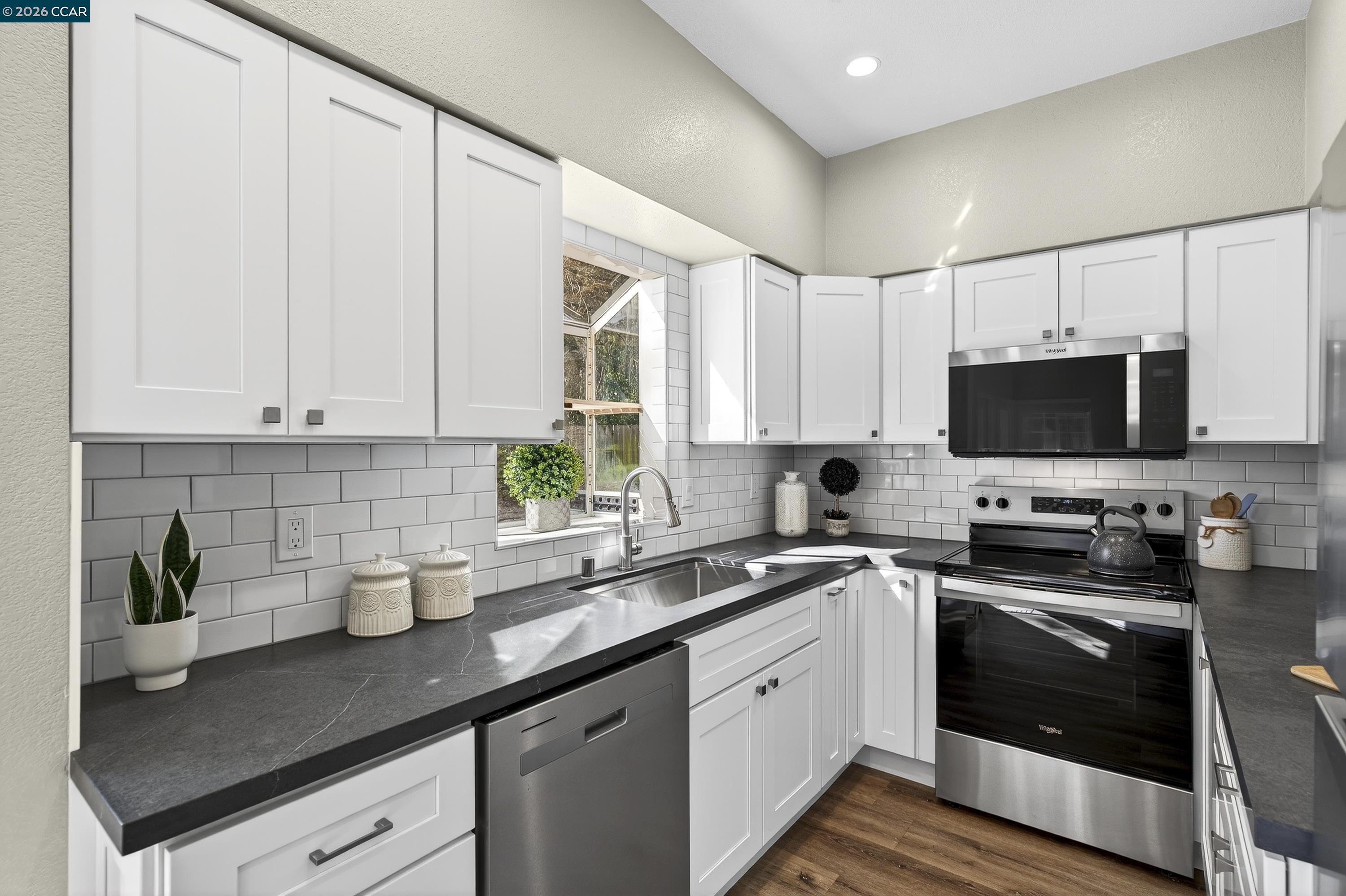 Photo #12: 41124738 Listing: Photo #12