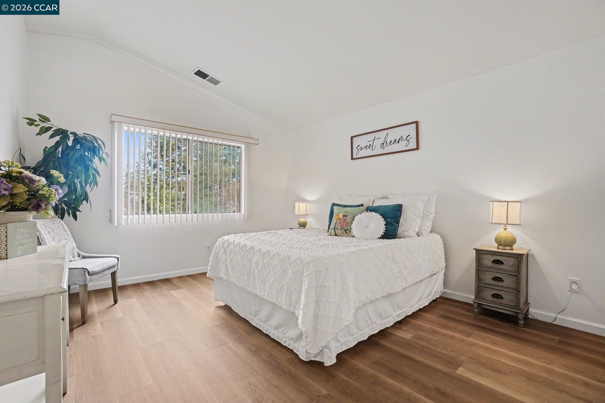 Detail Gallery Image 11 of 20 For 933 Country Run Dr, Martinez,  CA 94553 - 4 Beds | 2/1 Baths