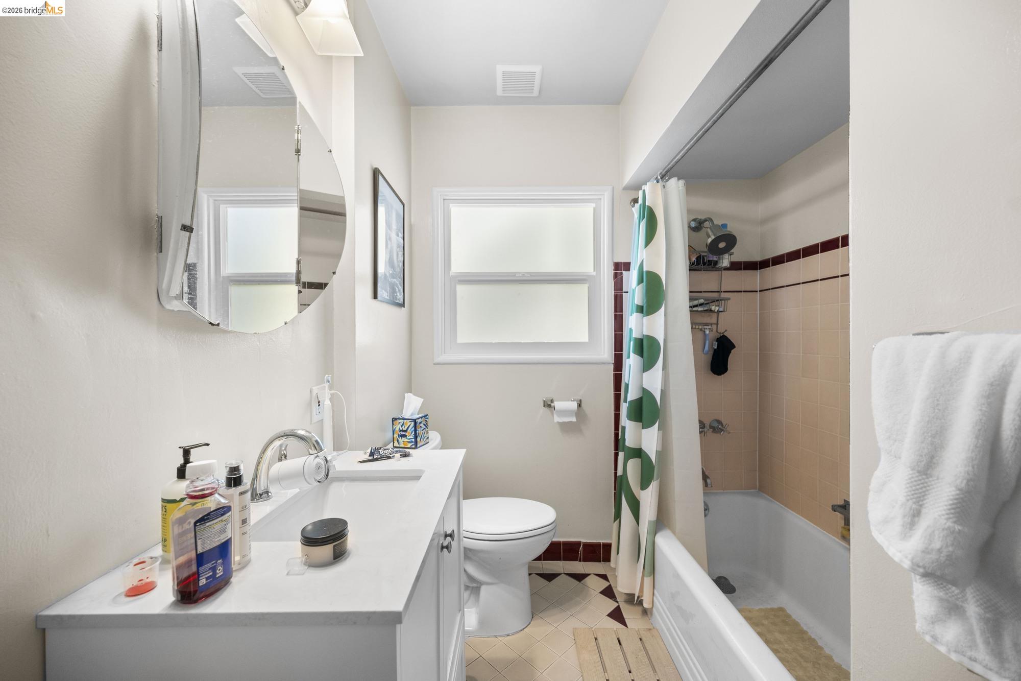 Detail Gallery Image 15 of 38 For 367 41st St, Oakland,  CA 94609 - – Beds | – Baths