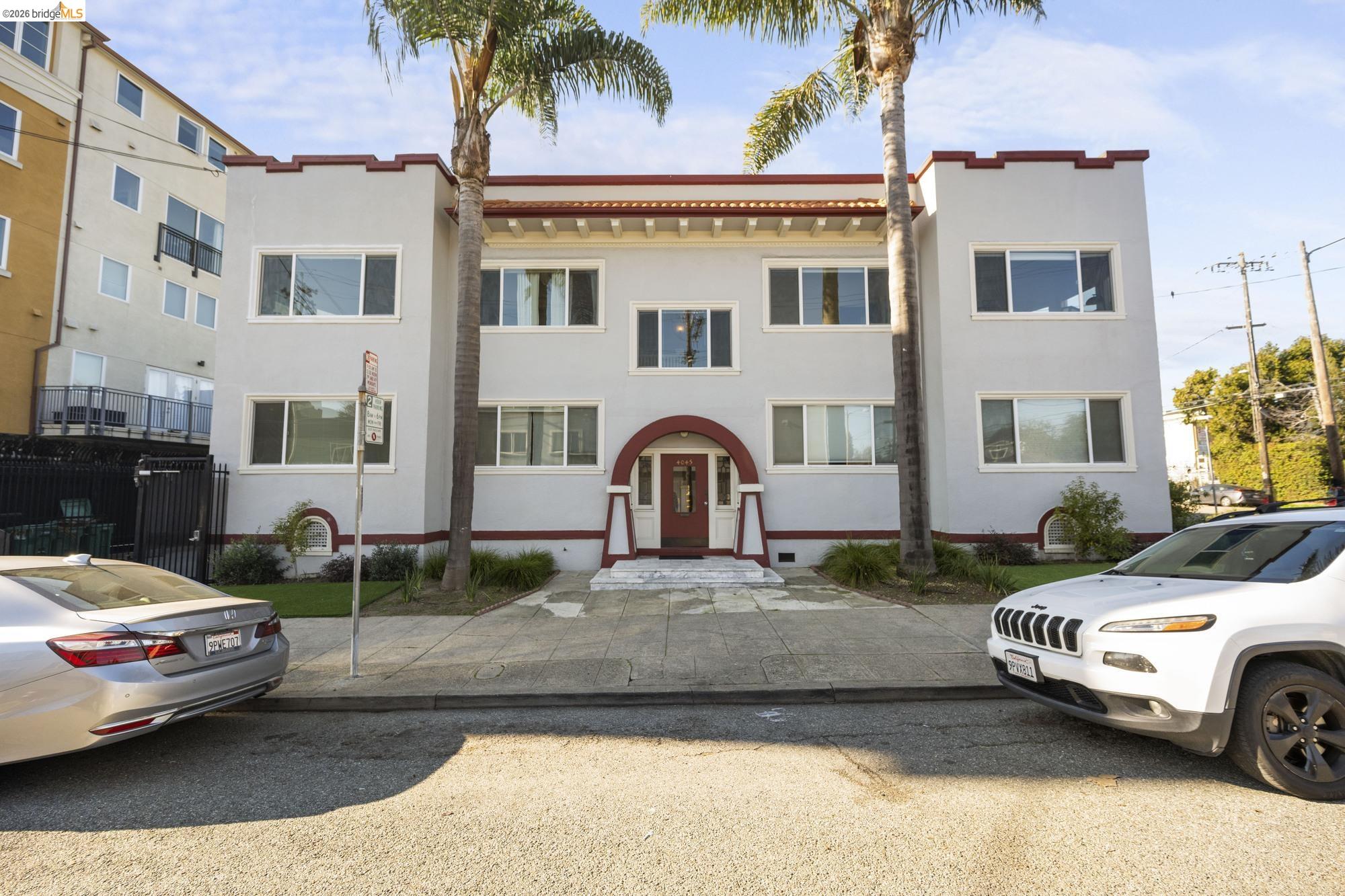 Detail Gallery Image 2 of 42 For 4045 Manila Ave, Oakland,  CA 94609 - – Beds | – Baths