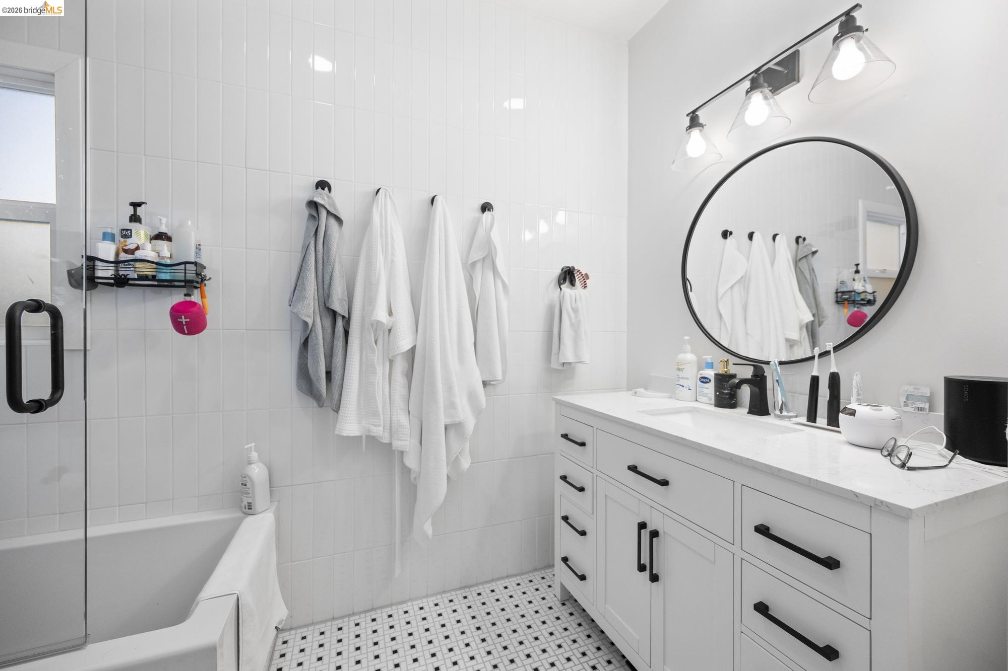 Detail Gallery Image 15 of 42 For 4045 Manila Ave, Oakland,  CA 94609 - – Beds | – Baths