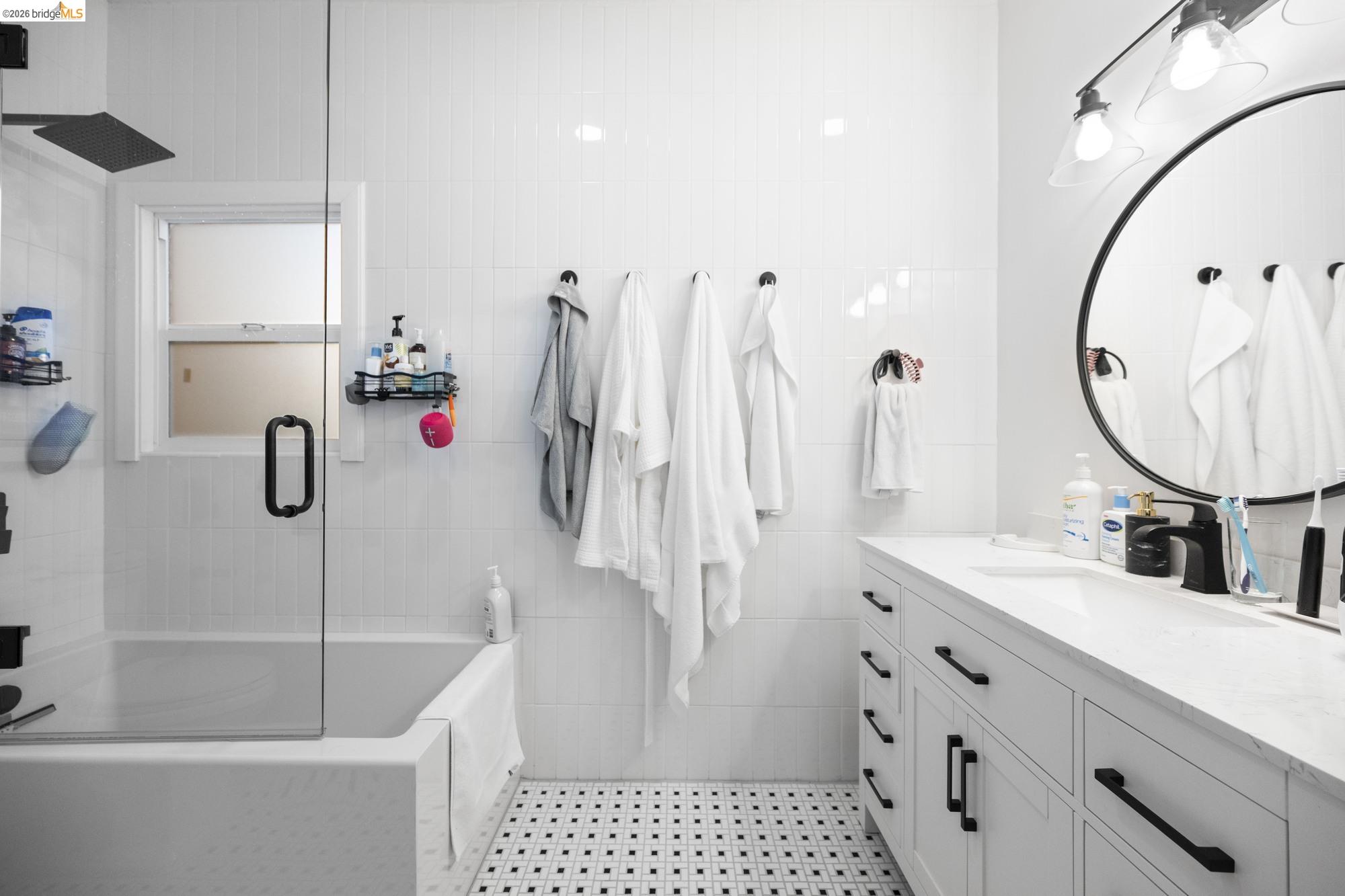 Detail Gallery Image 16 of 42 For 4045 Manila Ave, Oakland,  CA 94609 - – Beds | – Baths