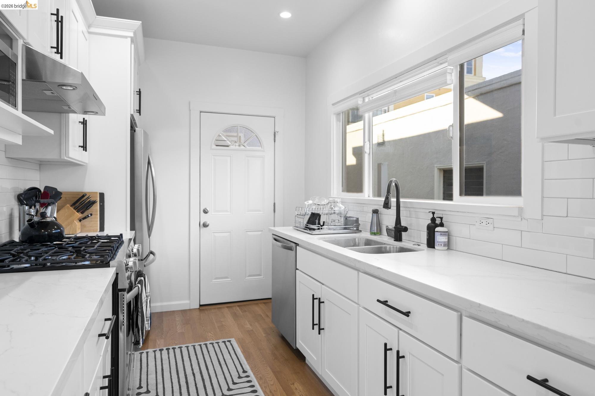 Detail Gallery Image 18 of 42 For 4045 Manila Ave, Oakland,  CA 94609 - – Beds | – Baths