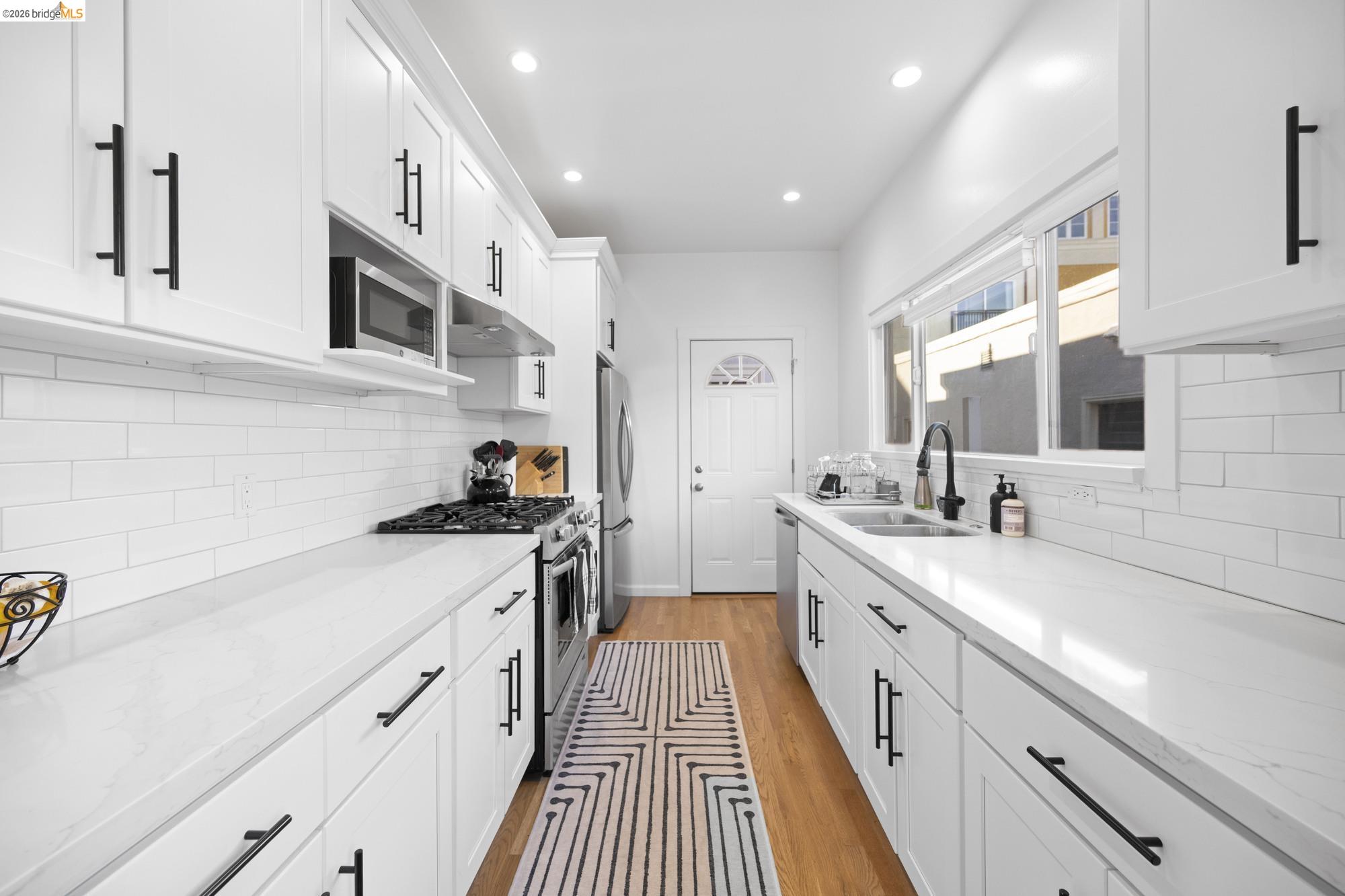 Detail Gallery Image 19 of 42 For 4045 Manila Ave, Oakland,  CA 94609 - – Beds | – Baths