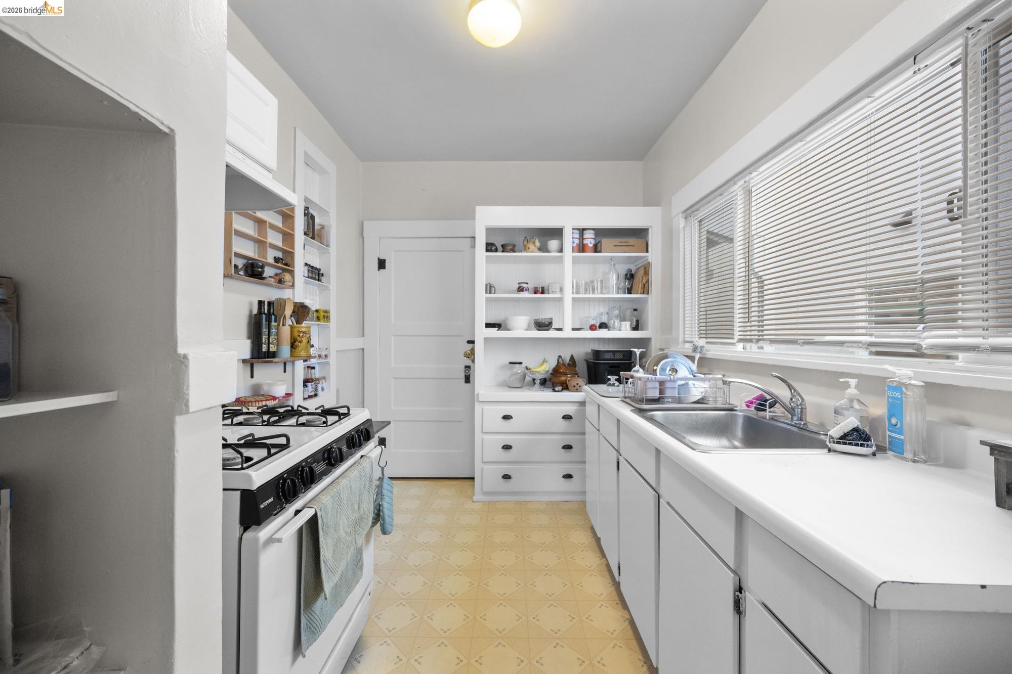 Detail Gallery Image 31 of 42 For 4045 Manila Ave, Oakland,  CA 94609 - – Beds | – Baths