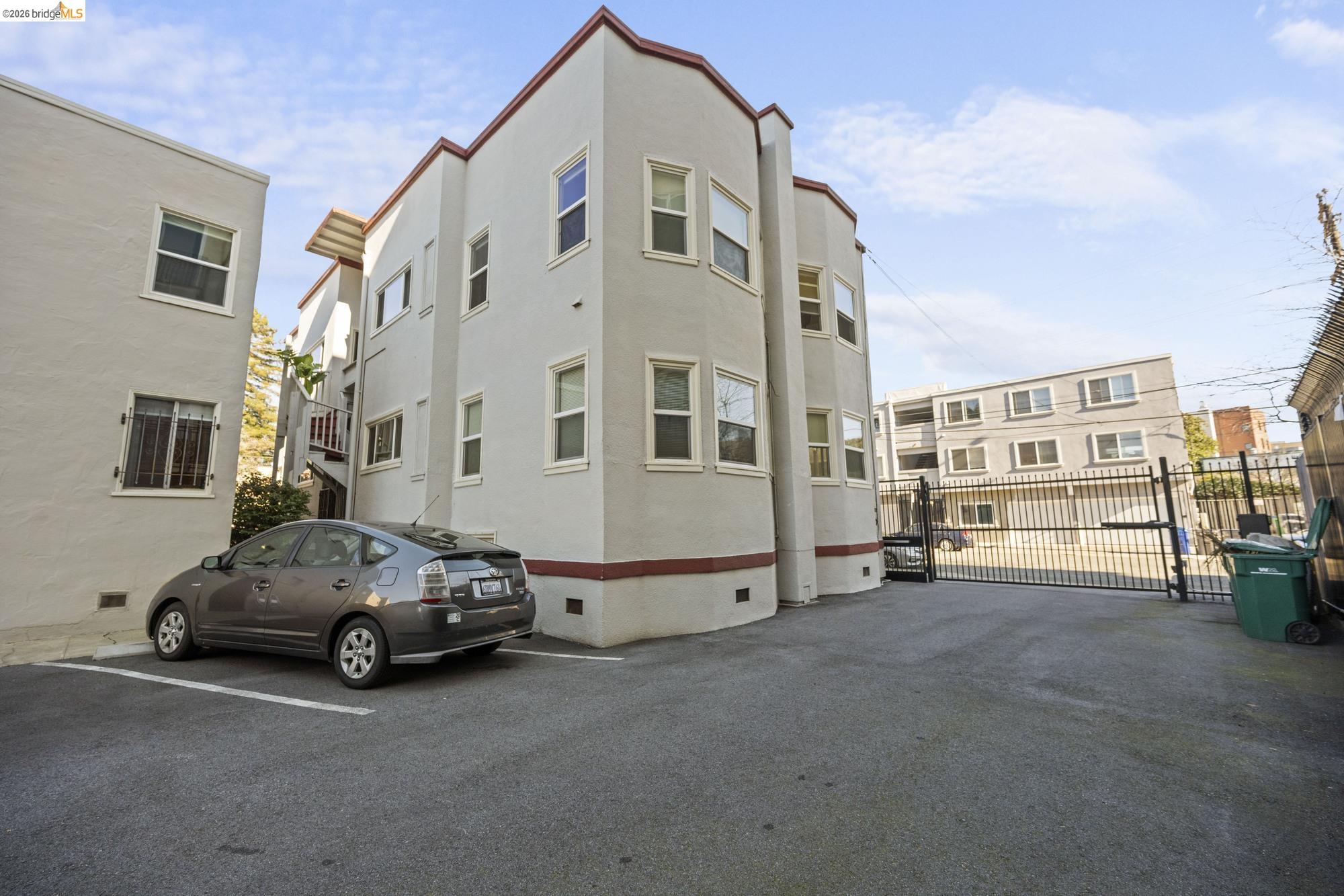 Detail Gallery Image 8 of 42 For 4045 Manila Ave, Oakland,  CA 94609 - – Beds | – Baths