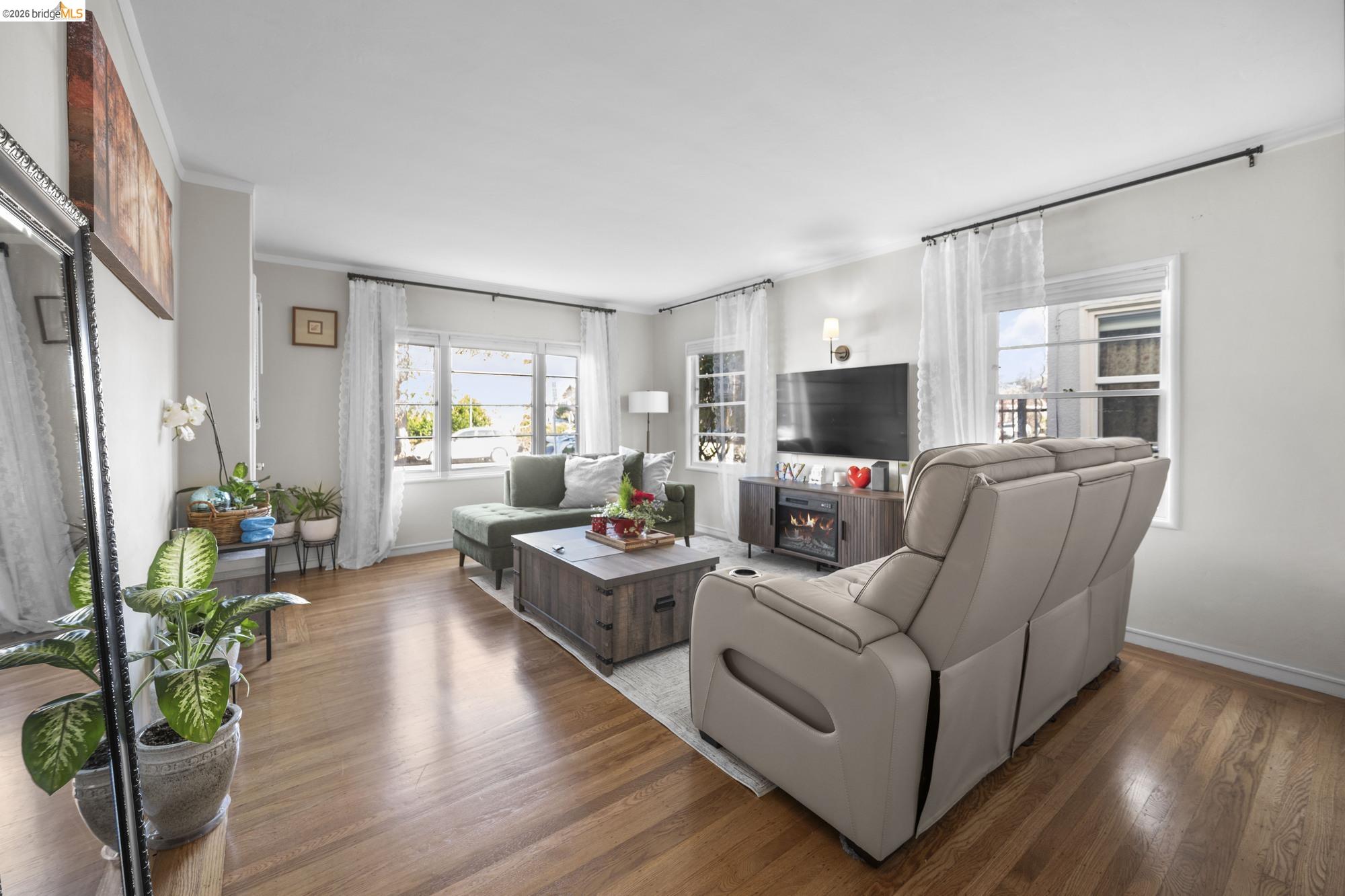 Detail Gallery Image 16 of 47 For 359 41st St, Oakland,  CA 94609 - – Beds | – Baths