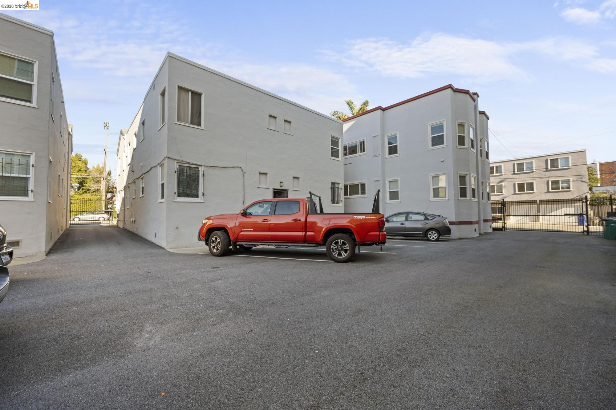 Detail Gallery Image 6 of 47 For 359 41st St, Oakland,  CA 94609 - – Beds | – Baths