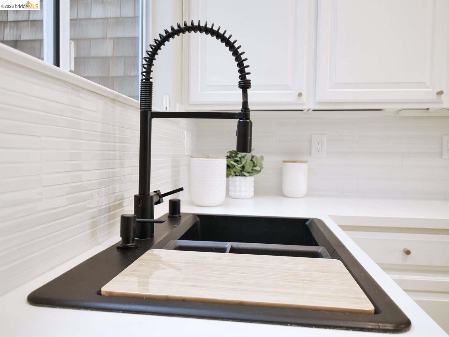 Detail Gallery Image 13 of 51 For 2050 Divisadero St Apt 2,  San Francisco,  CA 94115 - 3 Beds | 2/1 Baths