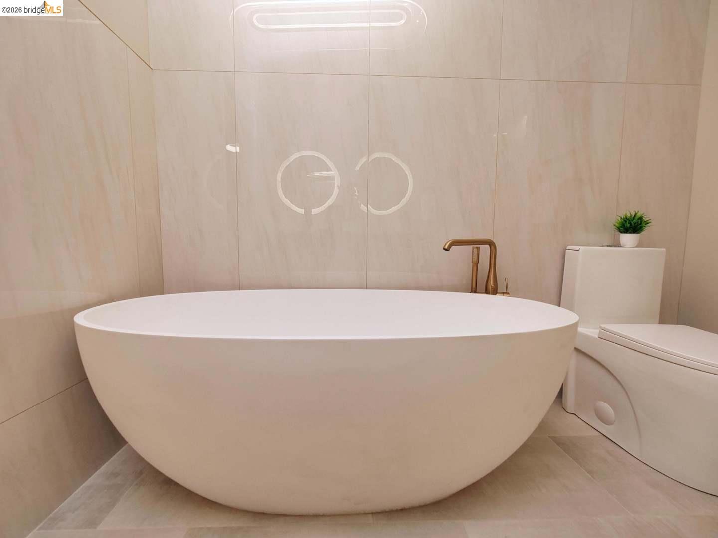 Detail Gallery Image 19 of 51 For 2050 Divisadero St Apt 2,  San Francisco,  CA 94115 - 3 Beds | 2/1 Baths