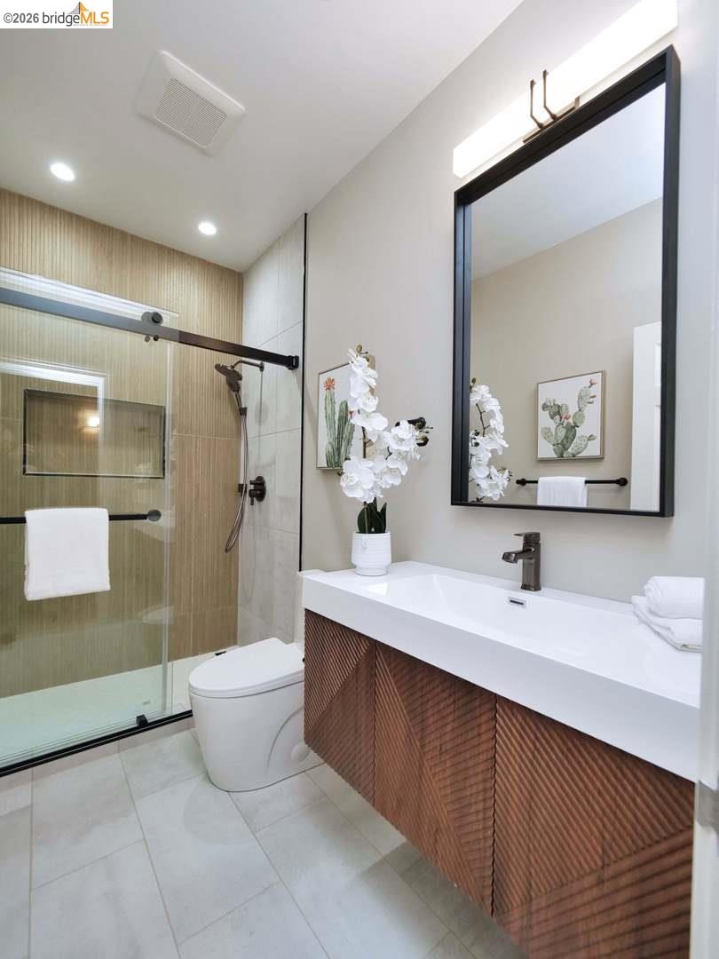 Detail Gallery Image 26 of 51 For 2050 Divisadero St Apt 2,  San Francisco,  CA 94115 - 3 Beds | 2/1 Baths