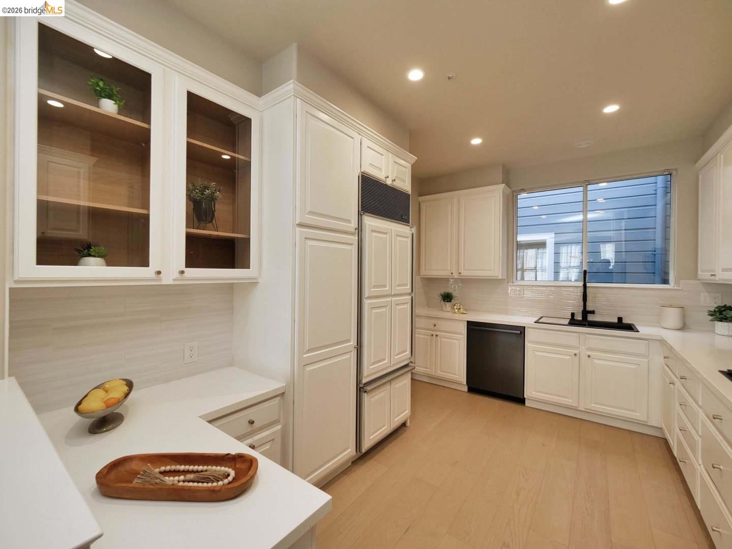 Detail Gallery Image 10 of 51 For 2050 Divisadero St Apt 2,  San Francisco,  CA 94115 - 3 Beds | 2/1 Baths