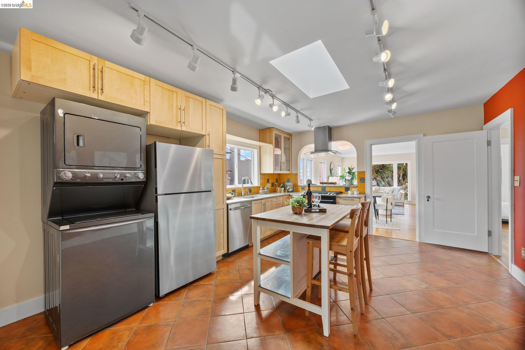 Detail Gallery Image 22 of 42 For 6100 Majestic Ave, Oakland,  CA 94605 - 3 Beds | 1 Baths