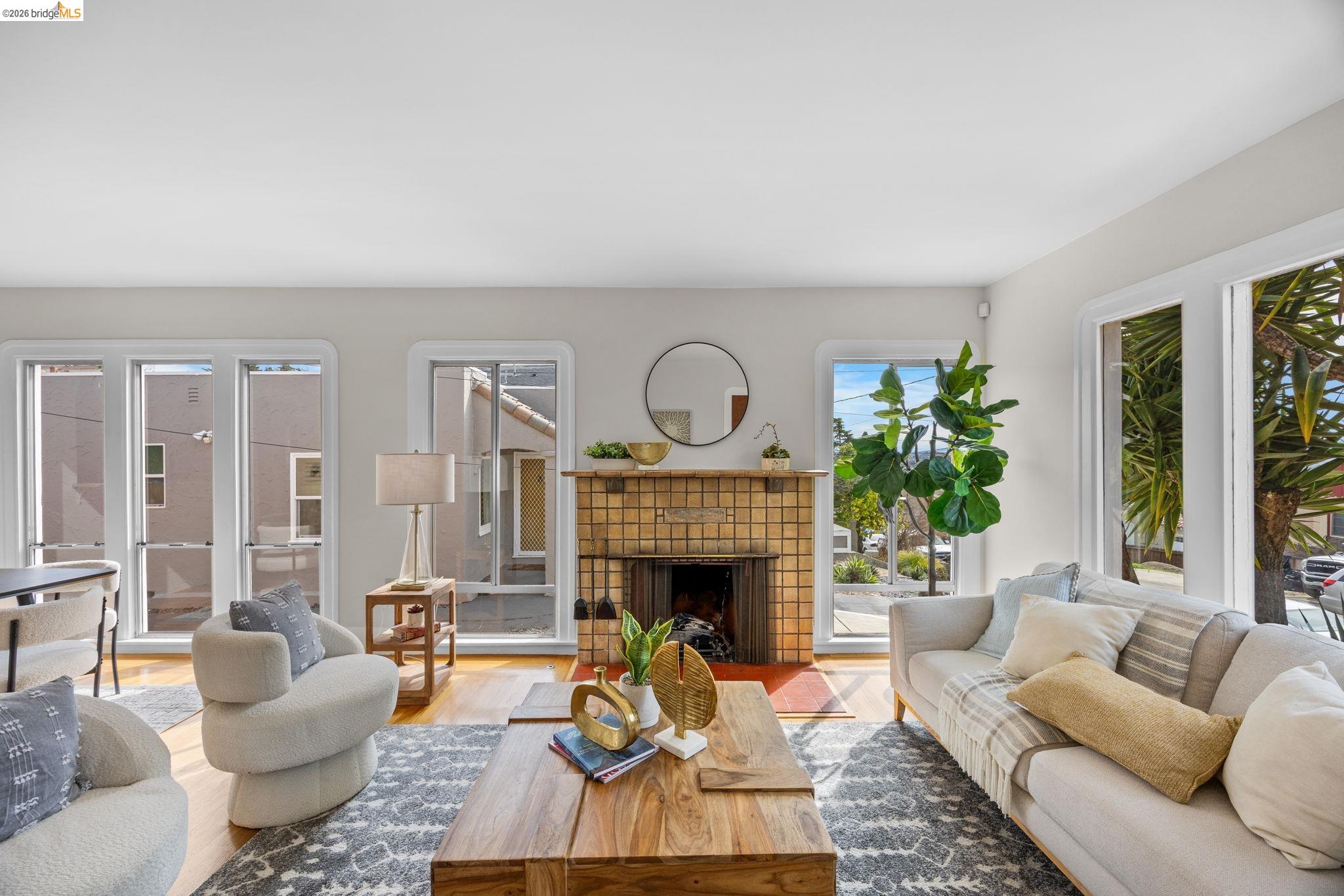 Detail Gallery Image 6 of 42 For 6100 Majestic Ave, Oakland,  CA 94605 - 3 Beds | 1 Baths