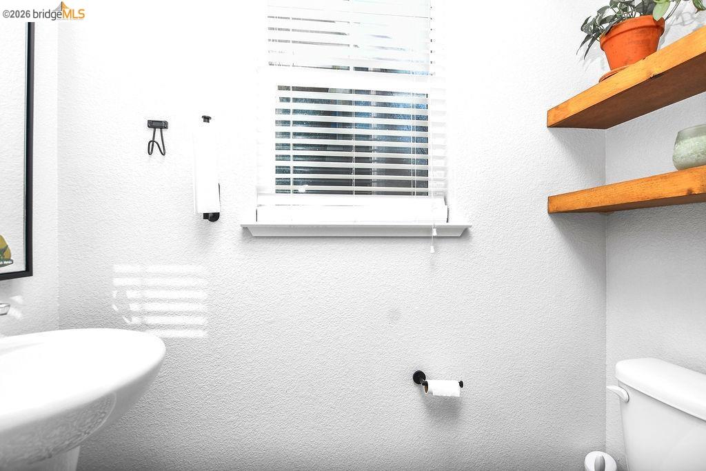 Detail Gallery Image 14 of 33 For 126 Halsey Wy, Pittsburg,  CA 94565 - 4 Beds | 2/1 Baths