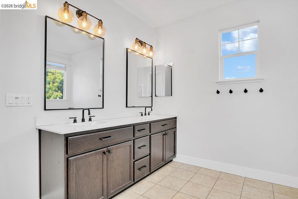Detail Gallery Image 26 of 33 For 126 Halsey Wy, Pittsburg,  CA 94565 - 4 Beds | 2/1 Baths