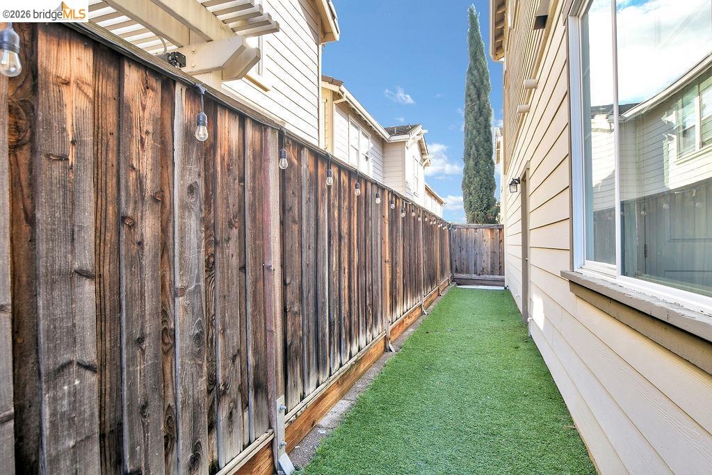 Detail Gallery Image 30 of 33 For 126 Halsey Wy, Pittsburg,  CA 94565 - 4 Beds | 2/1 Baths