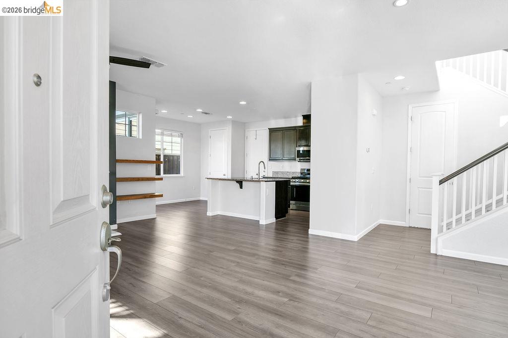 Detail Gallery Image 4 of 33 For 126 Halsey Wy, Pittsburg,  CA 94565 - 4 Beds | 2/1 Baths